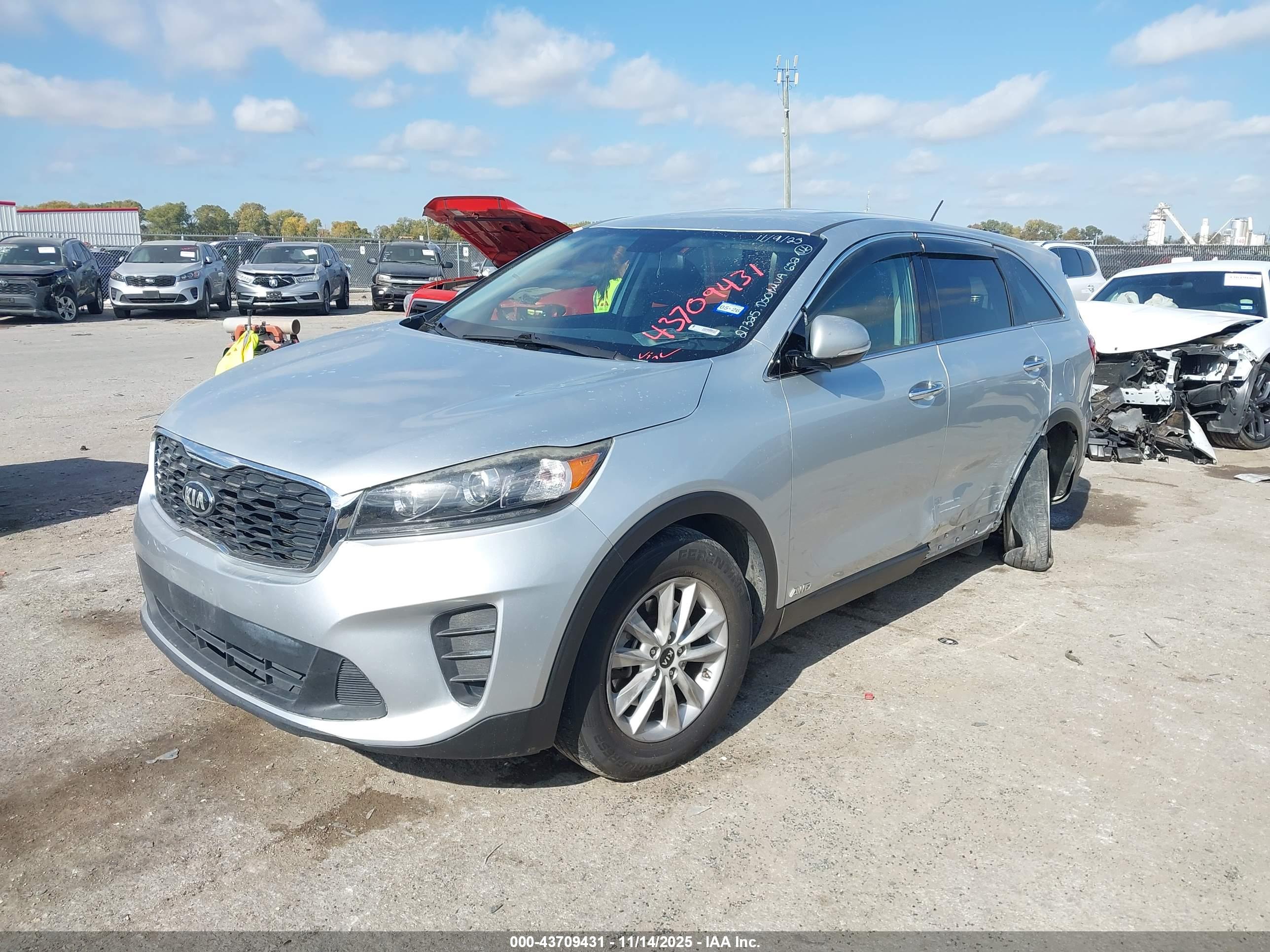 KIA SORENTO image 2