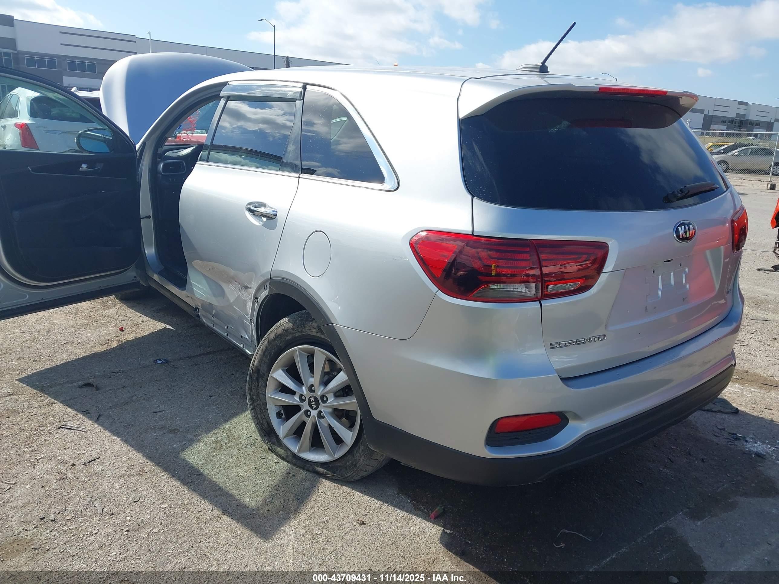 KIA SORENTO image 6