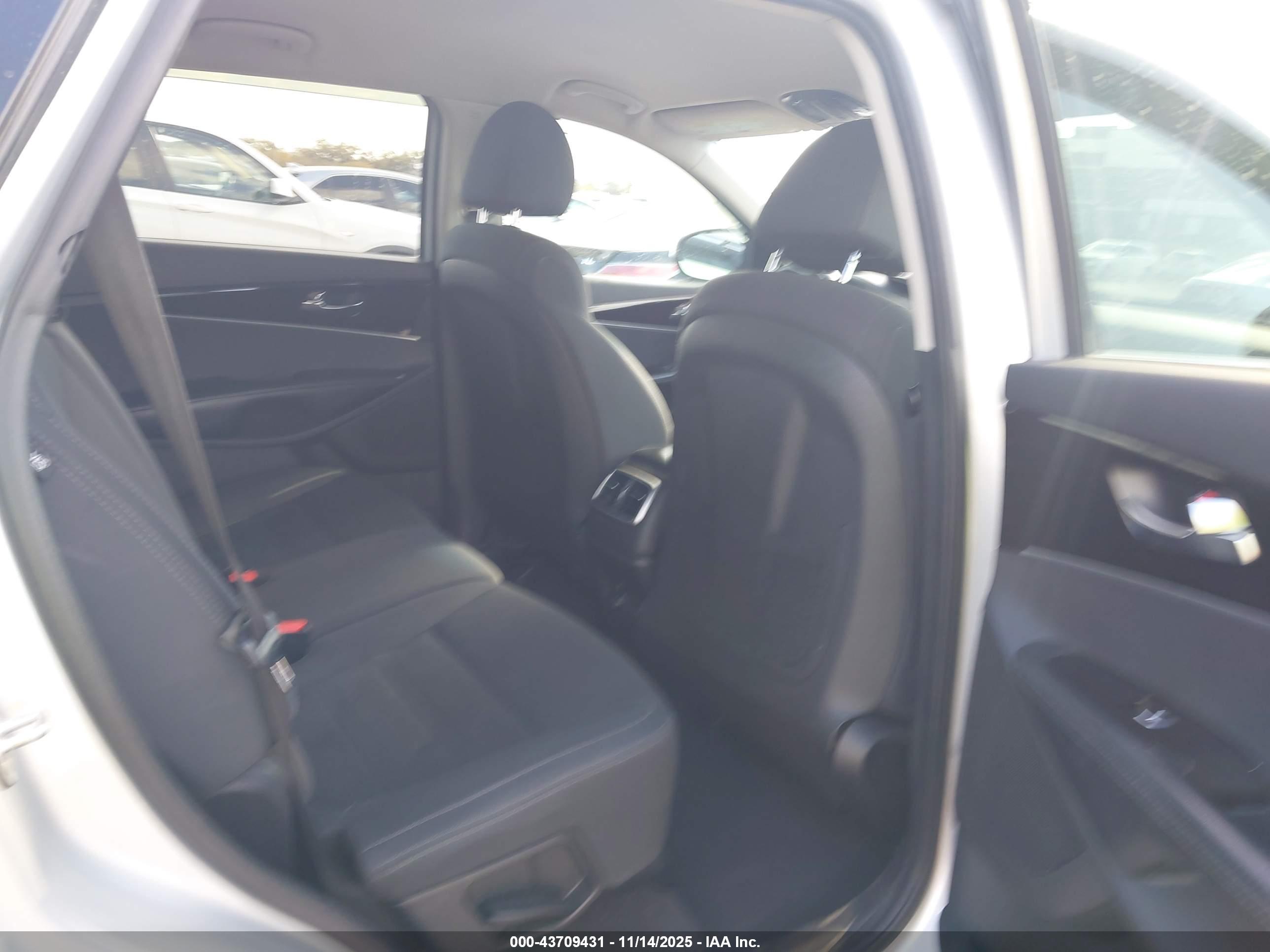 KIA SORENTO image 8