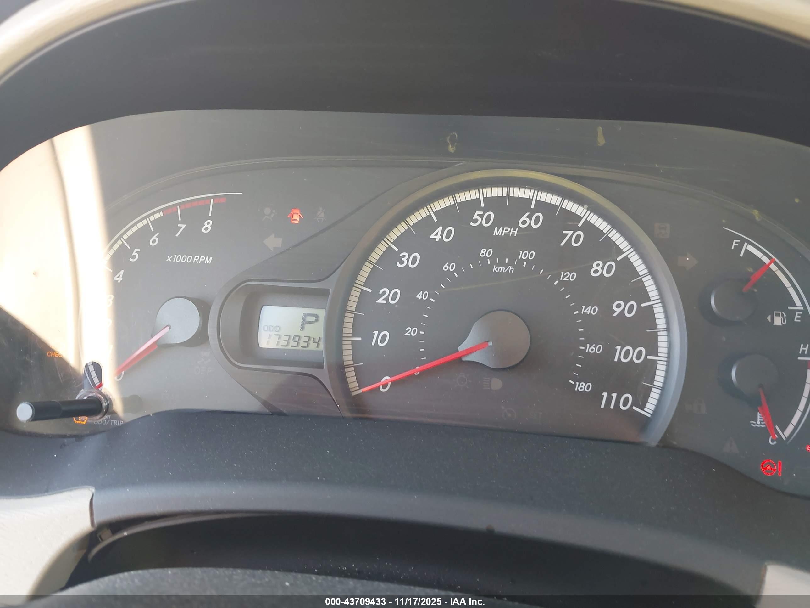 TOYOTA SIENNA image 7