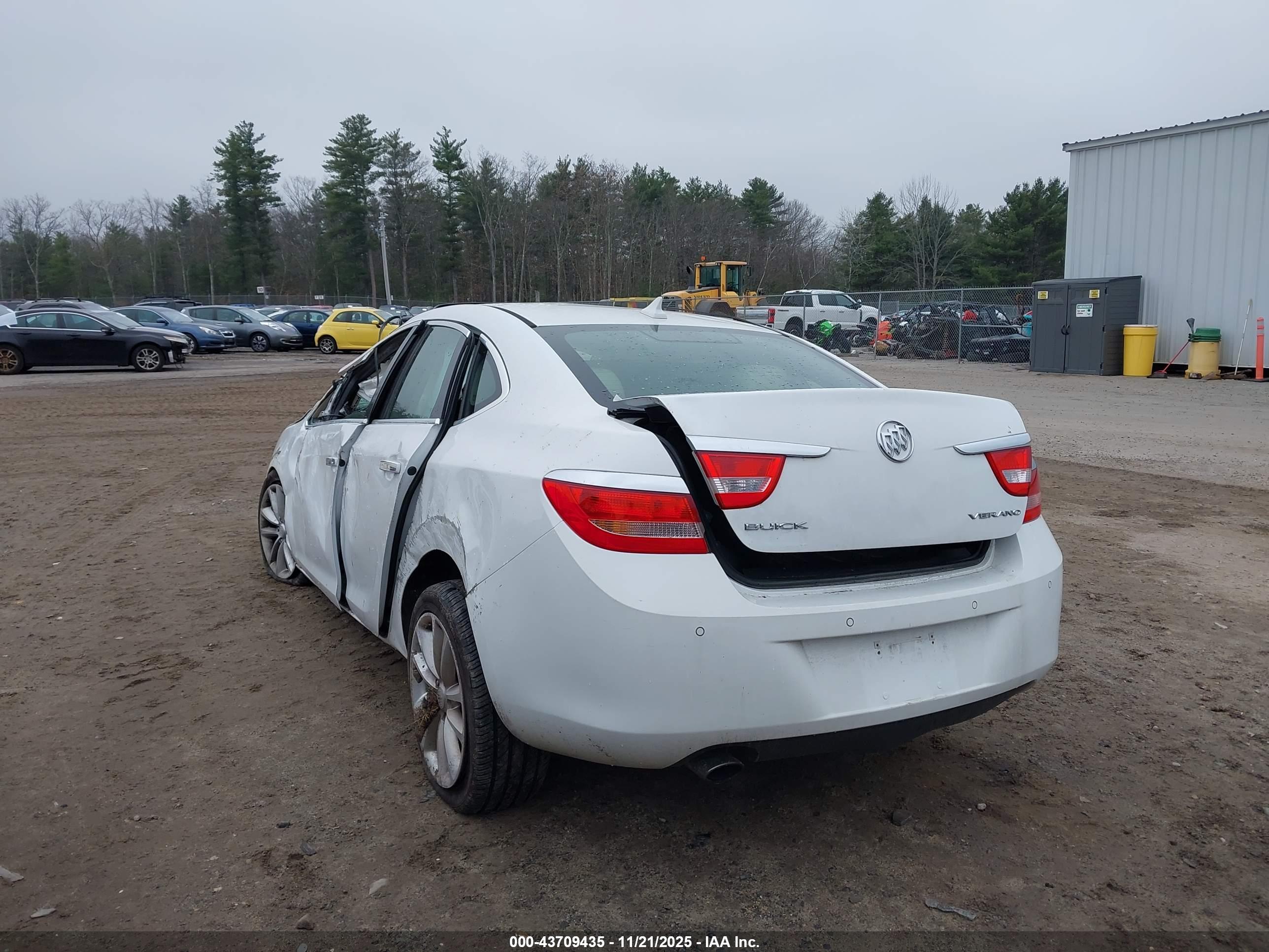 BUICK VERANO image 3
