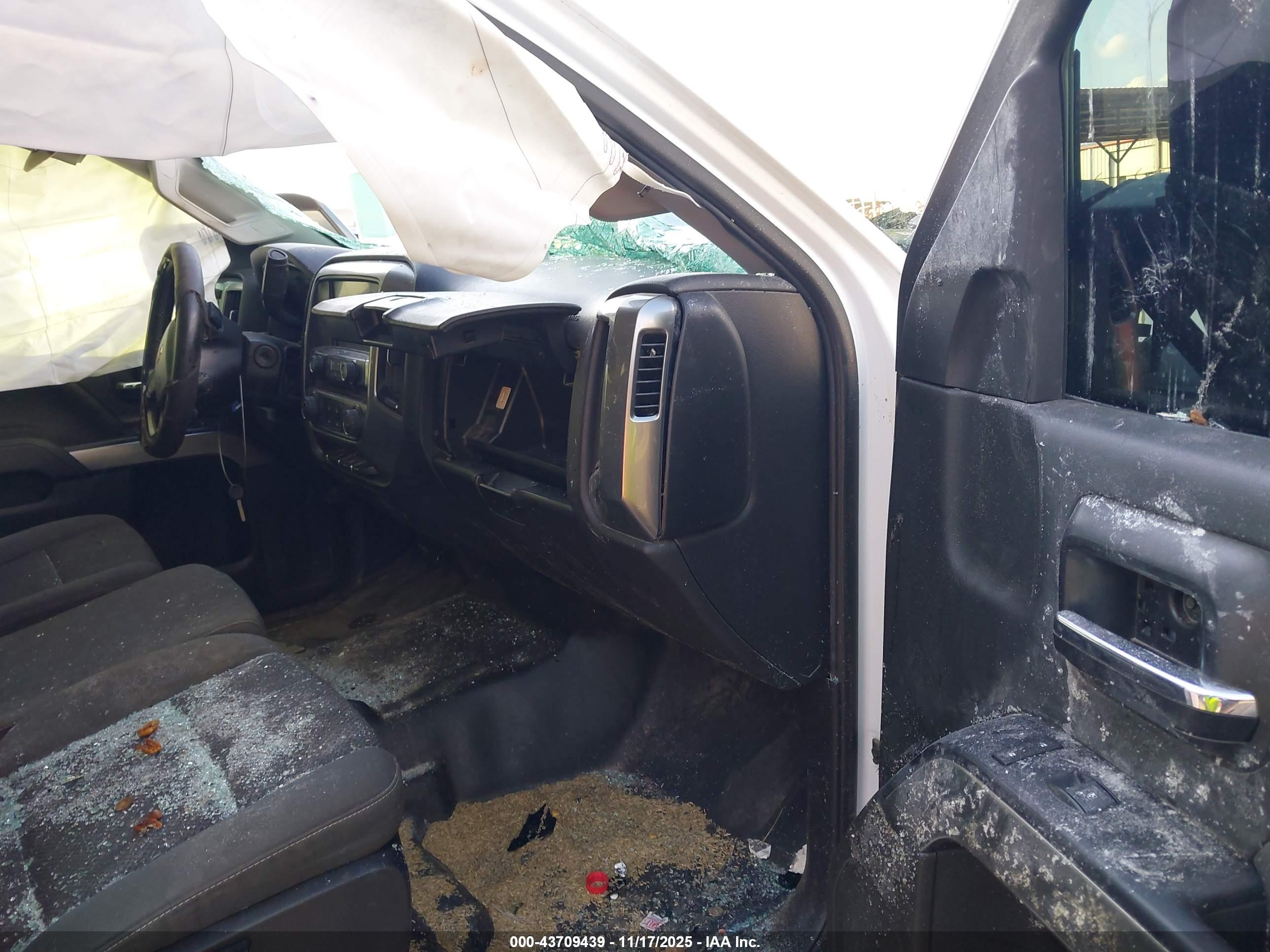 CHEVROLET SILVERADO image 5