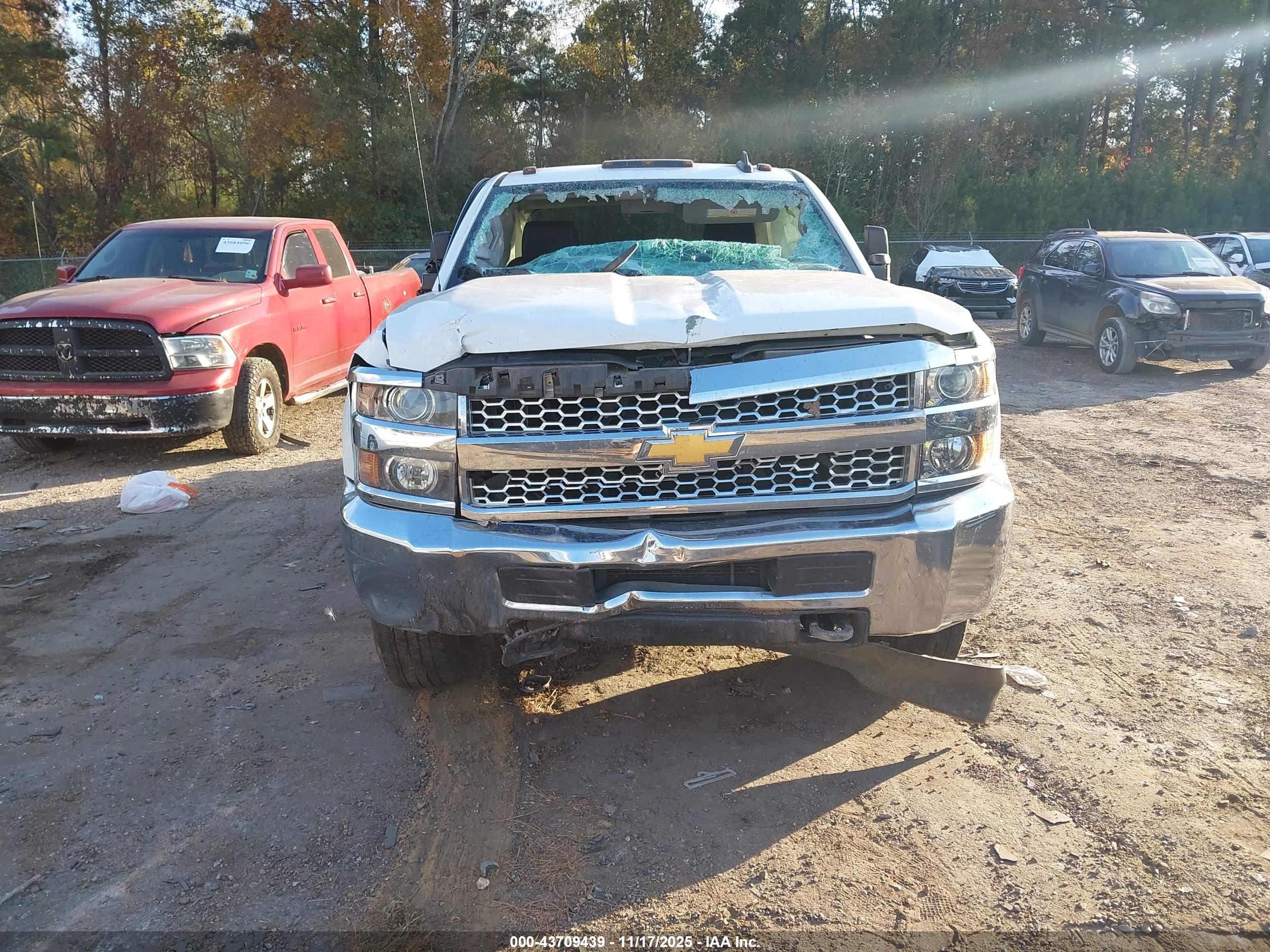 CHEVROLET SILVERADO image 6