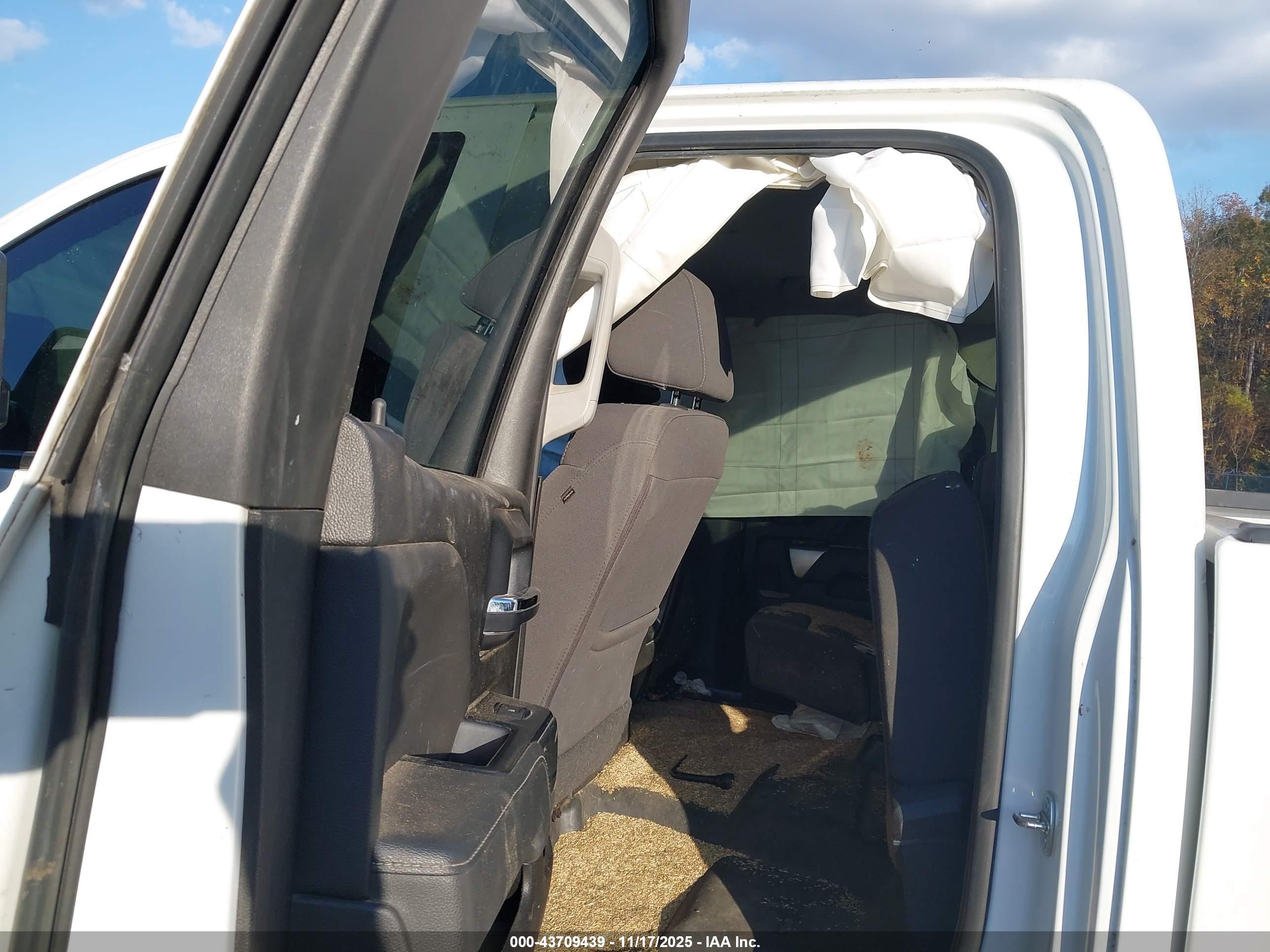 CHEVROLET SILVERADO image 8