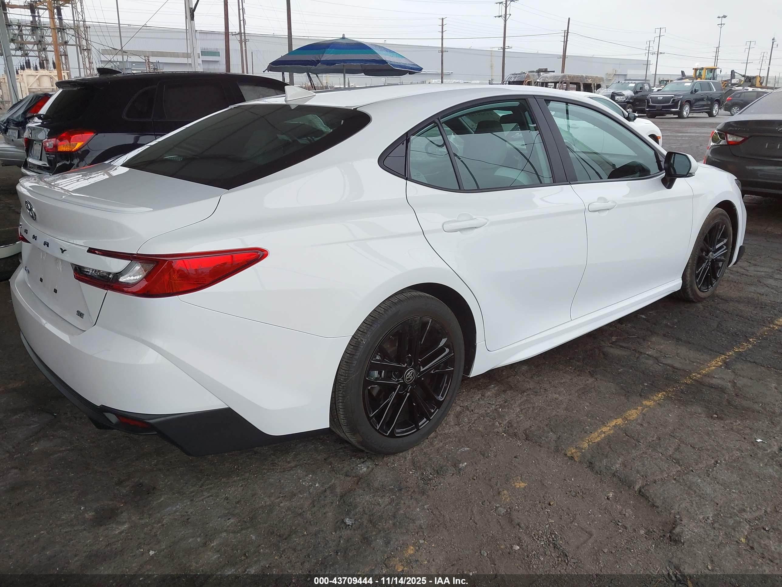 TOYOTA CAMRY image 4