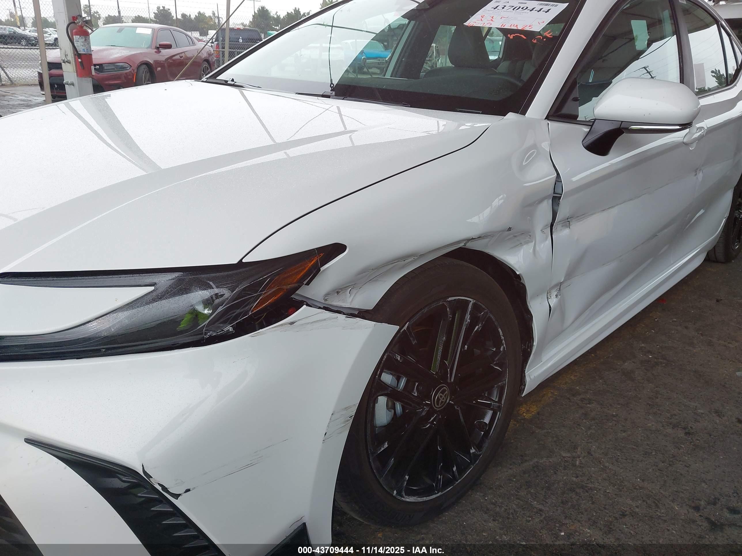 TOYOTA CAMRY image 6