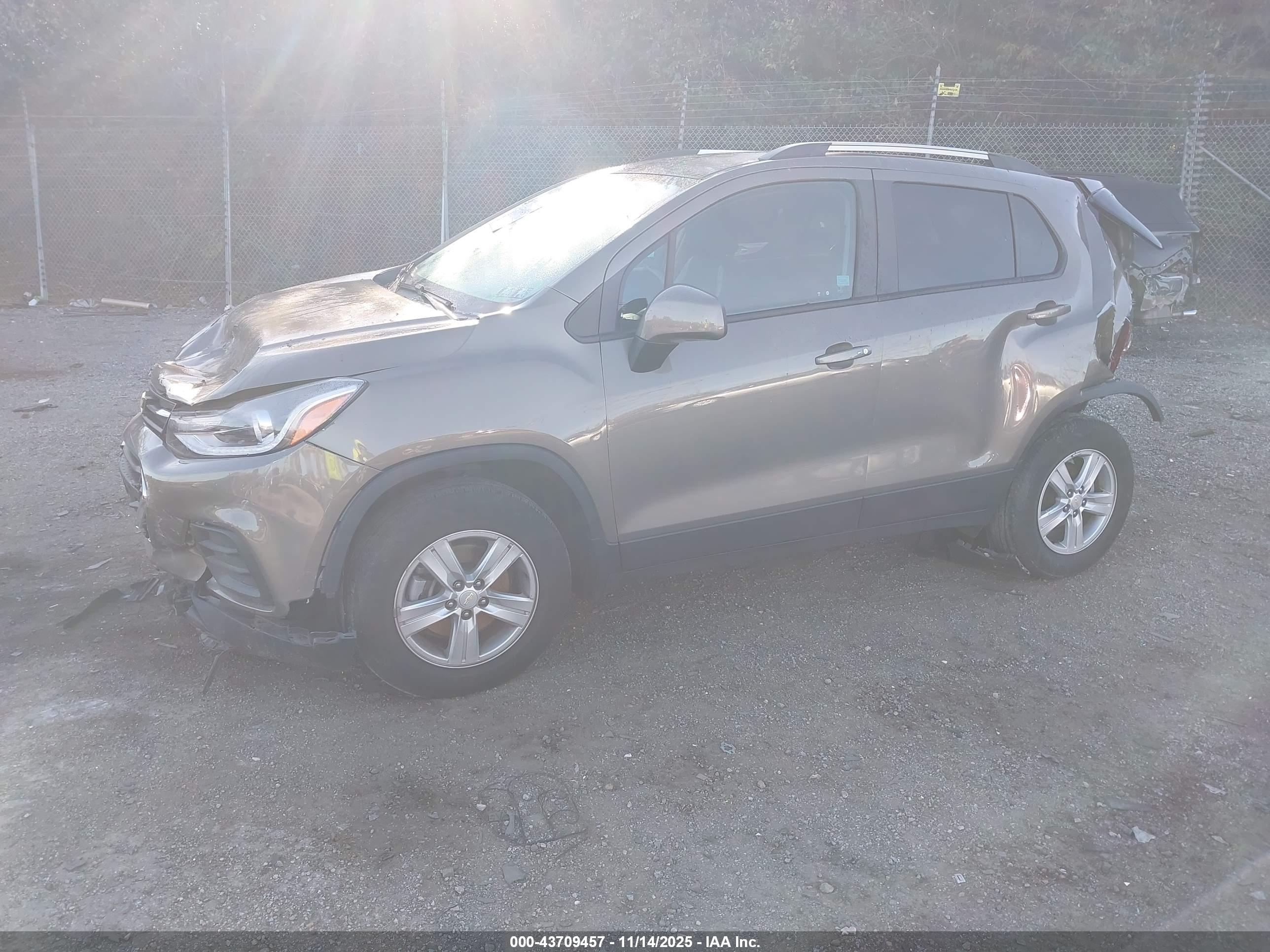 CHEVROLET TRAX image 2