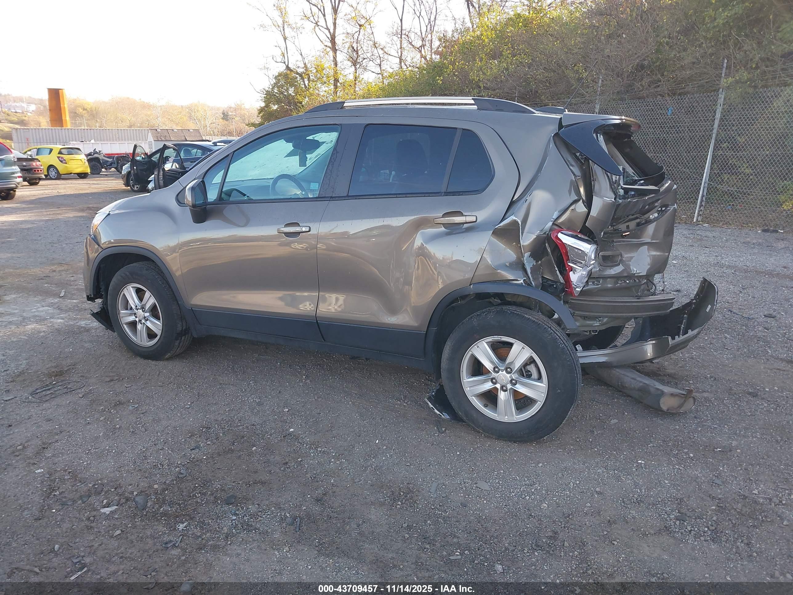 CHEVROLET TRAX image 3