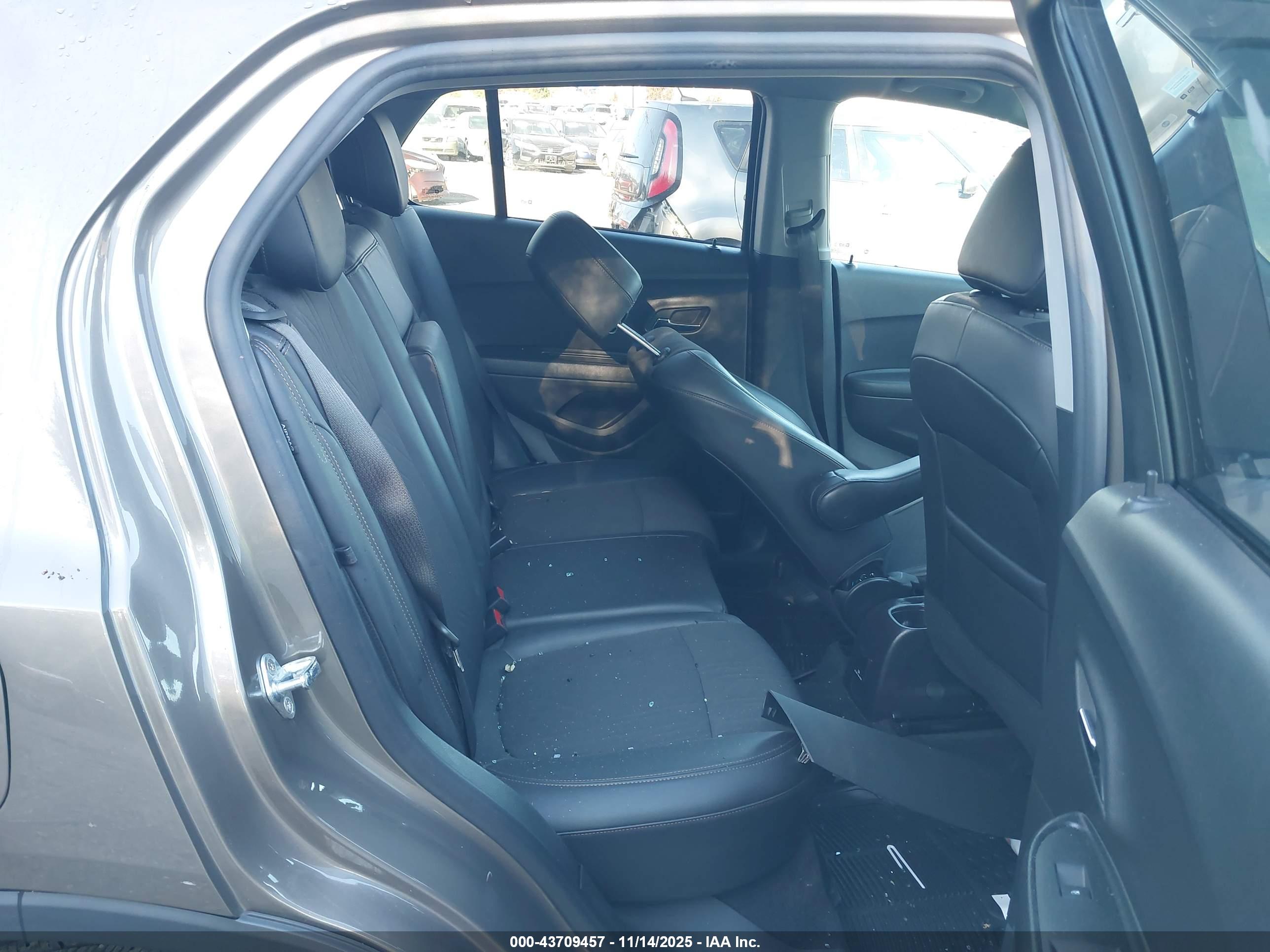 CHEVROLET TRAX image 8