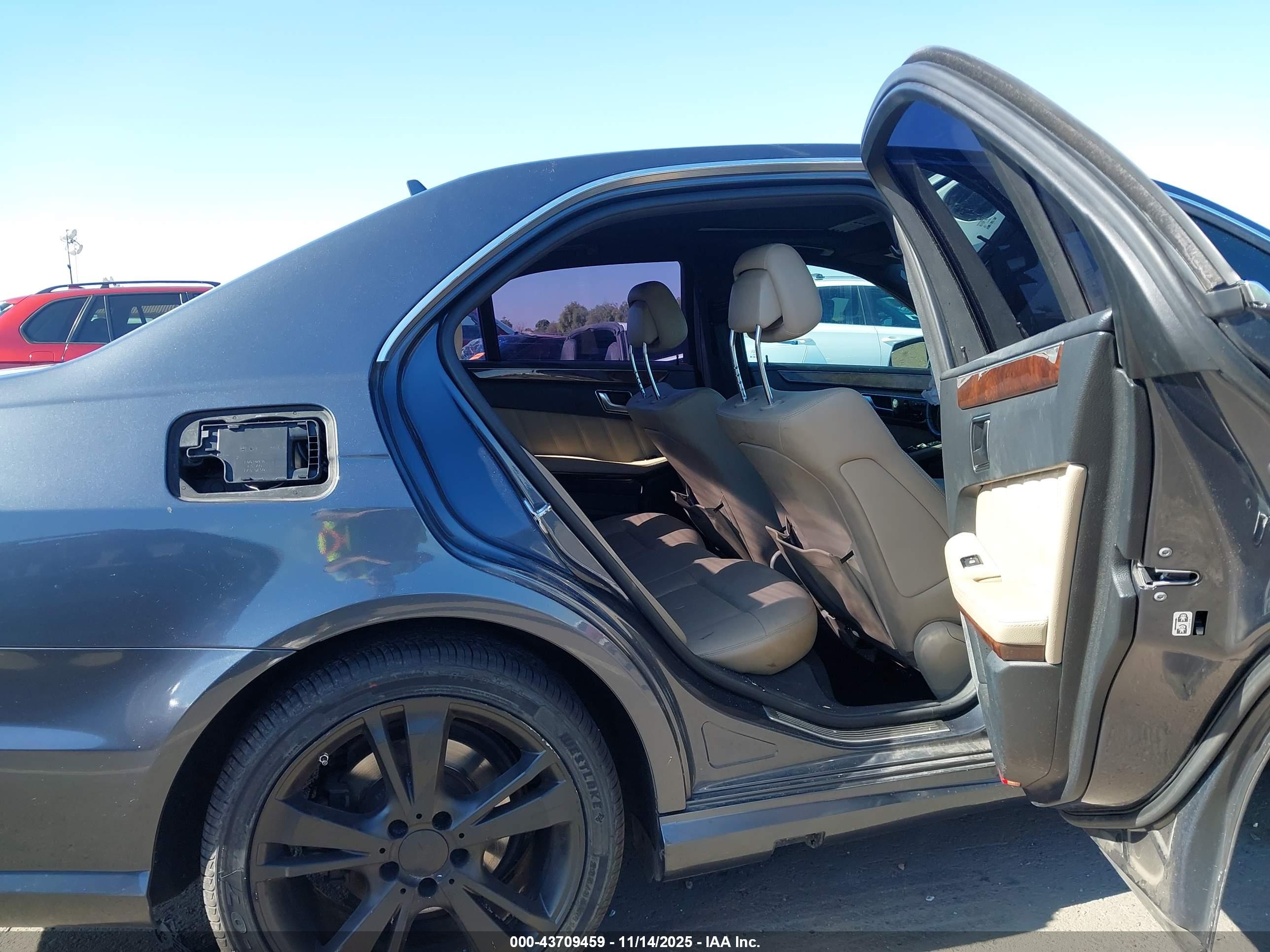MERCEDES-BENZ E image 8