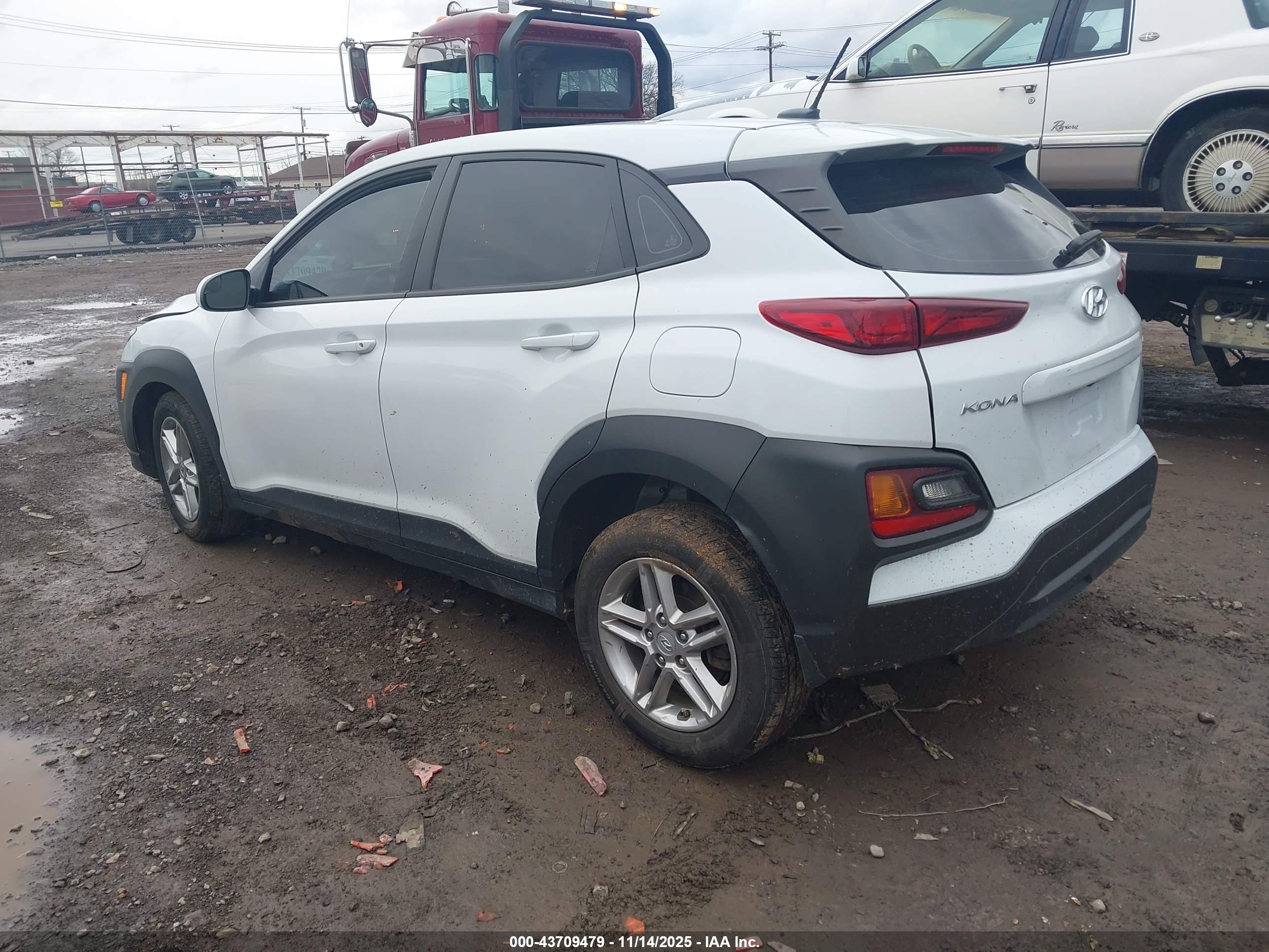 HYUNDAI KONA image 3