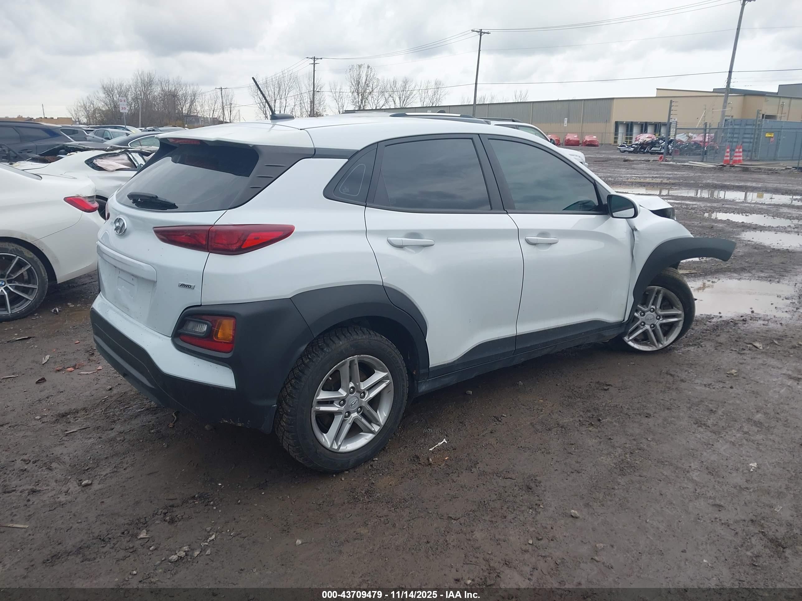 HYUNDAI KONA image 4