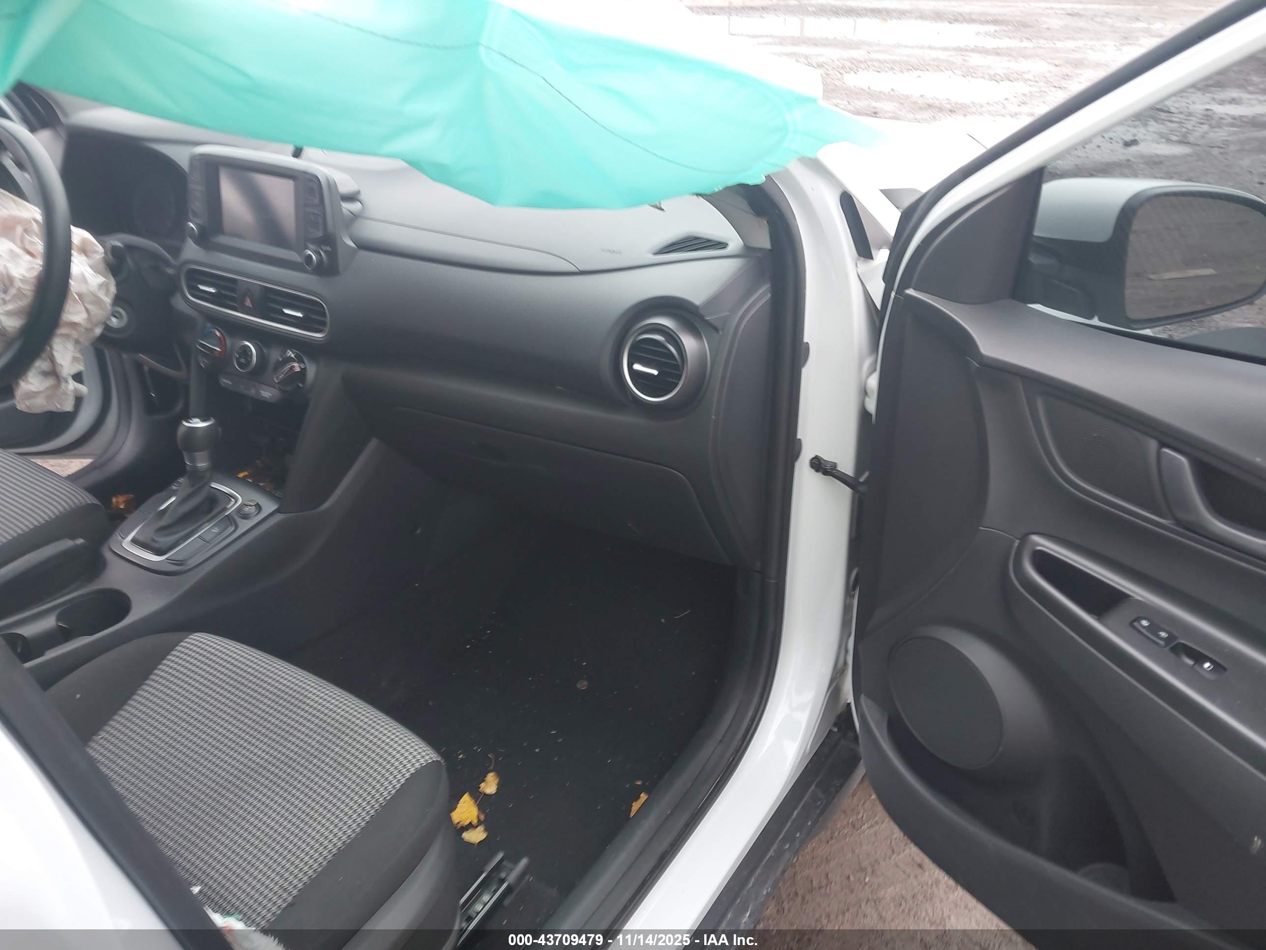 HYUNDAI KONA image 5