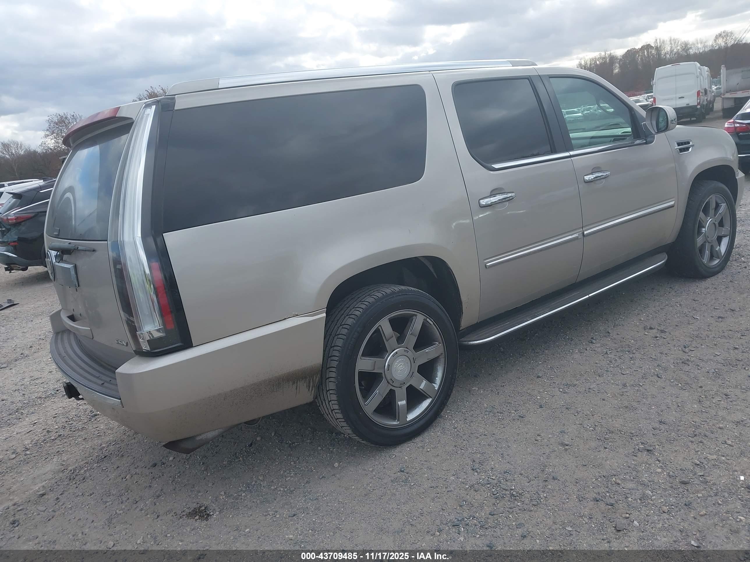 CADILLAC ESCALADE image 4