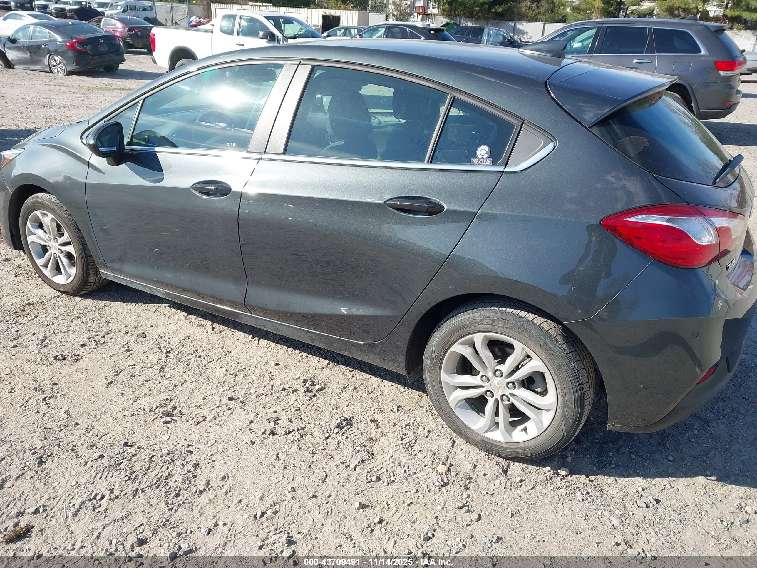 CHEVROLET CRUZE image 3