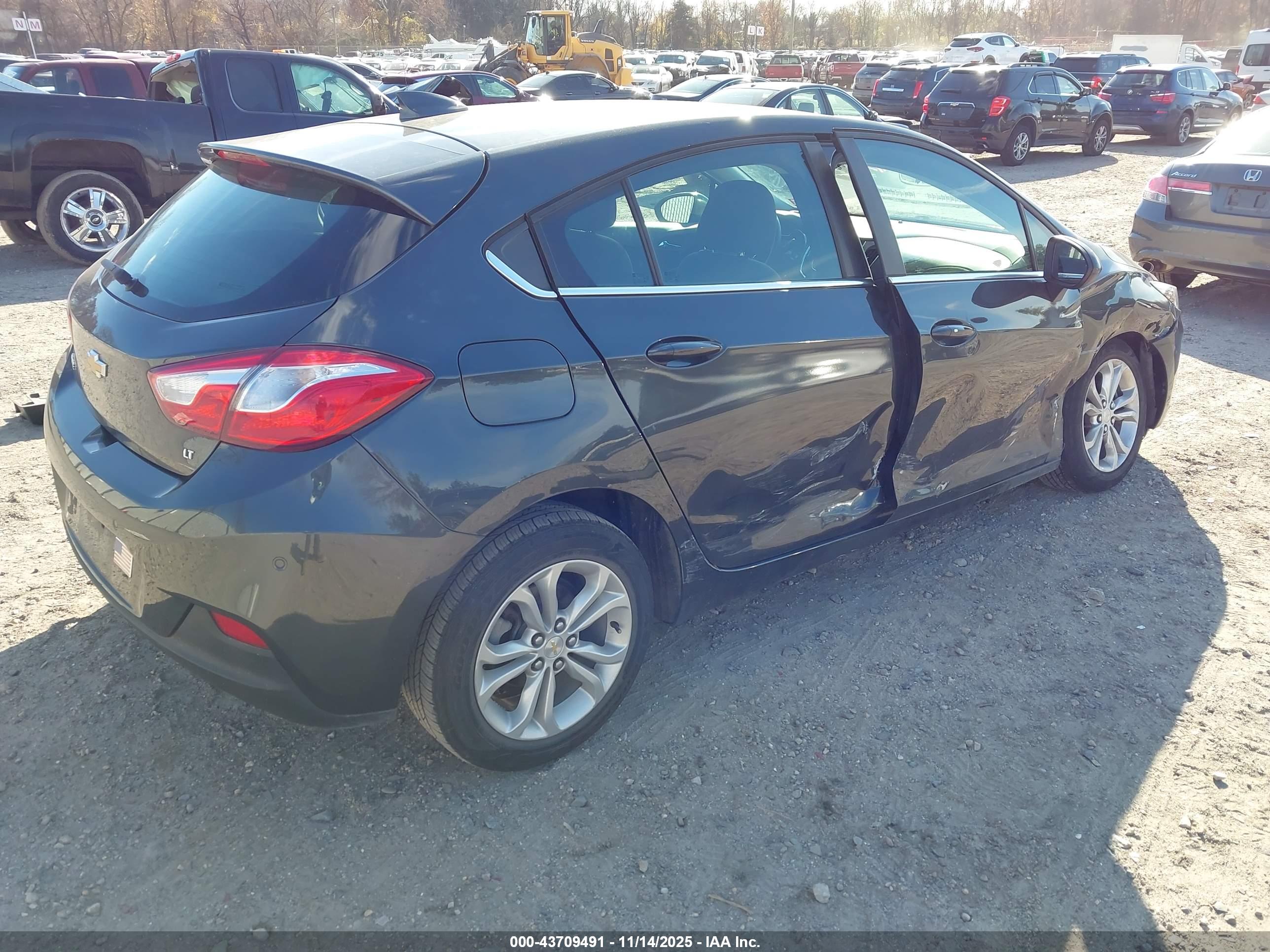 CHEVROLET CRUZE image 4