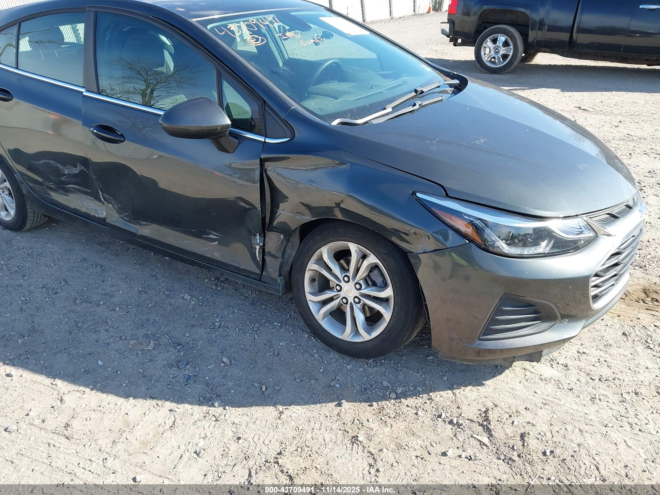 CHEVROLET CRUZE image 6