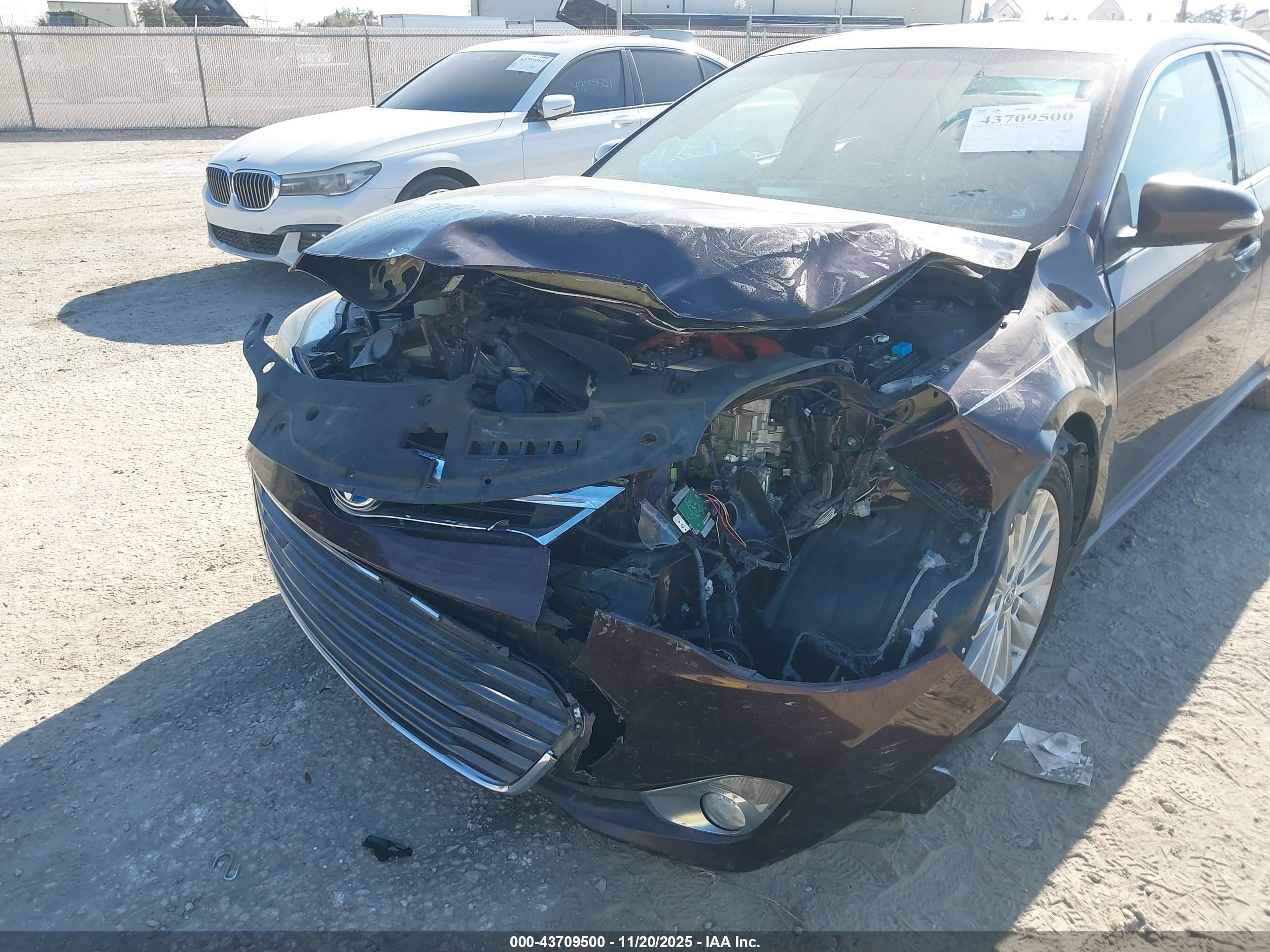 TOYOTA AVALON image 6