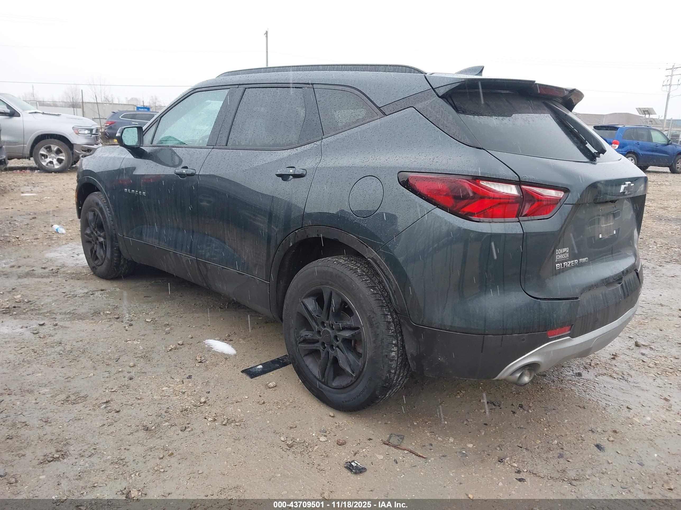 CHEVROLET BLAZER image 3