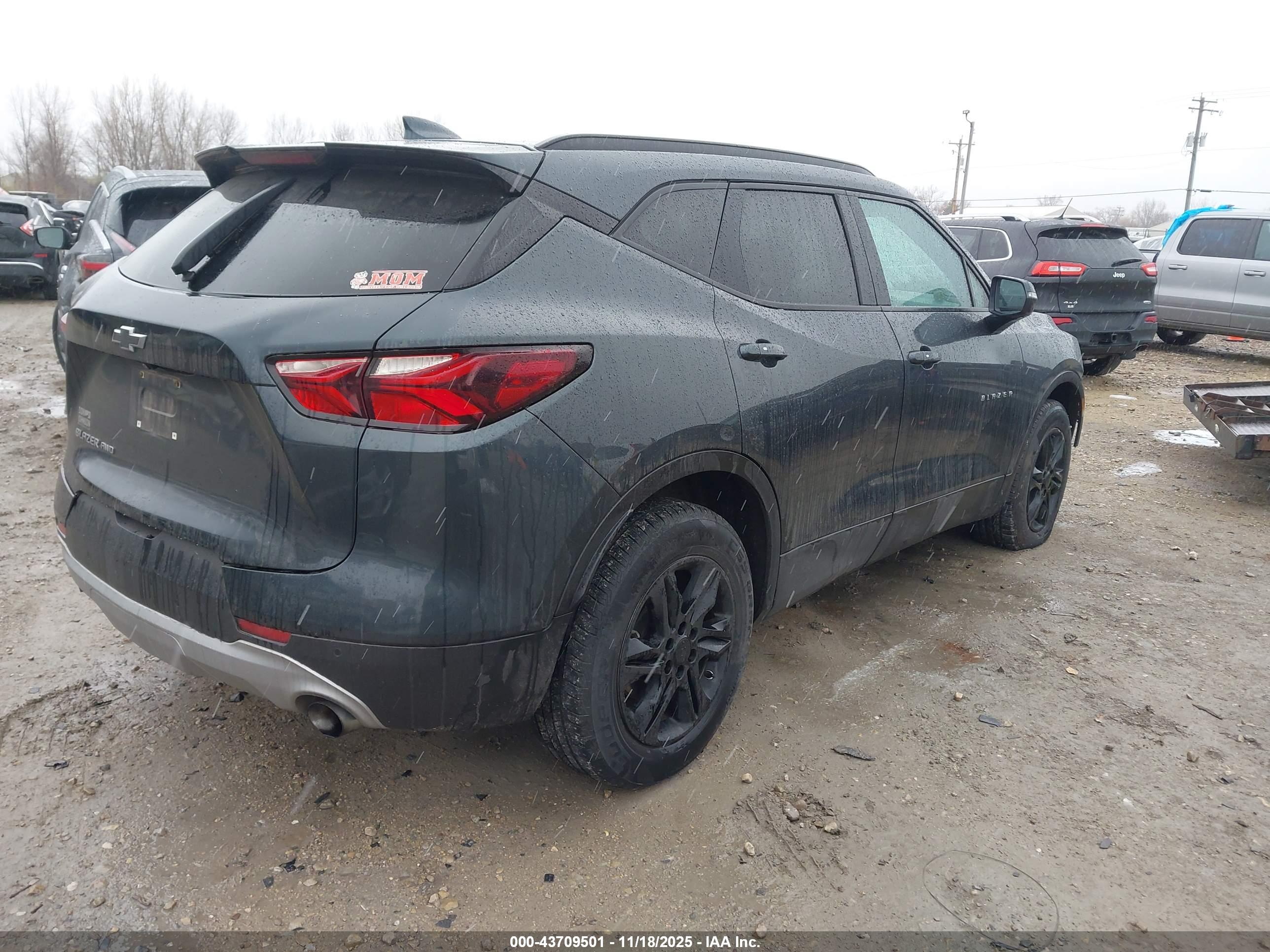 CHEVROLET BLAZER image 4