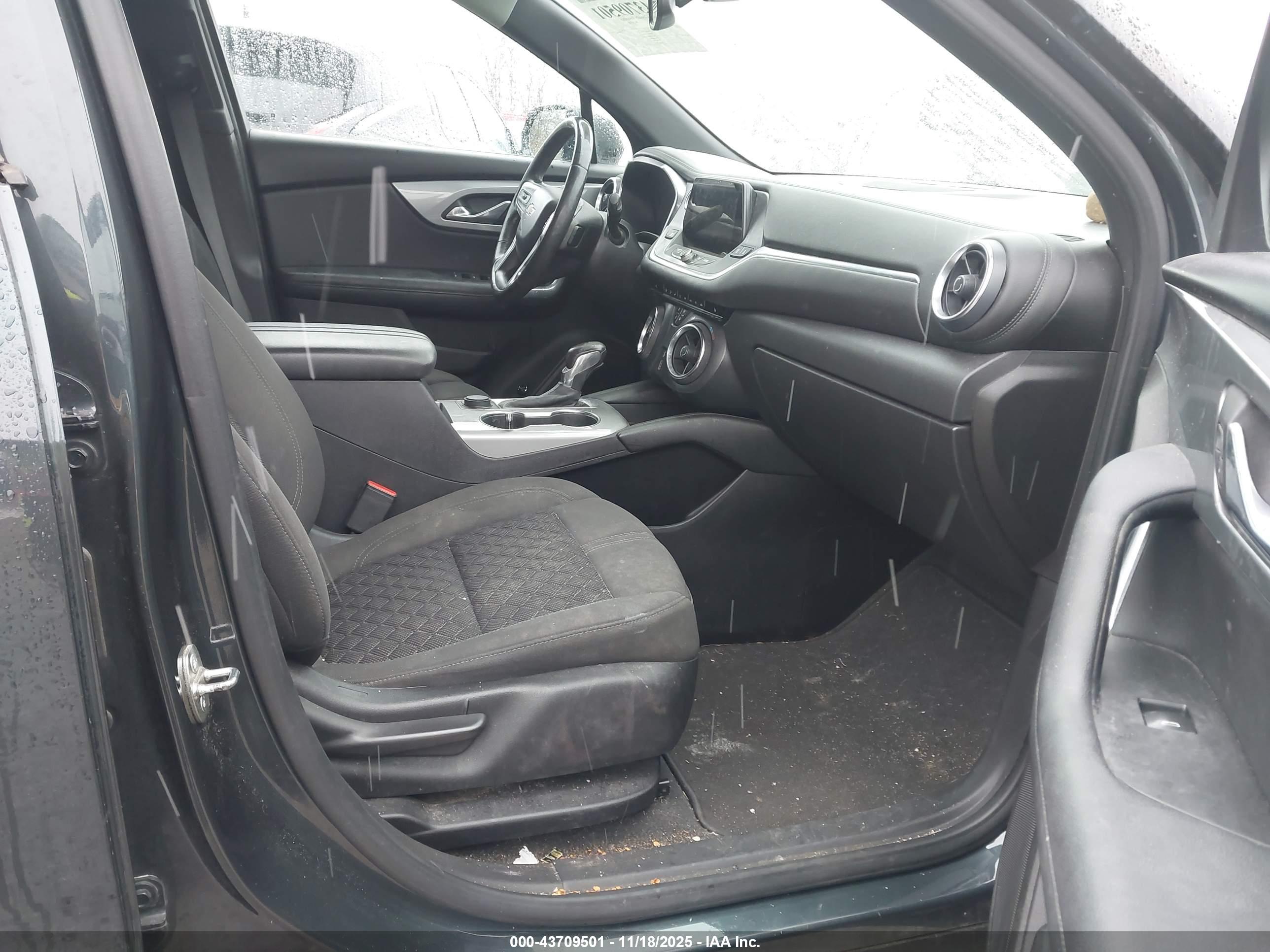 CHEVROLET BLAZER image 5