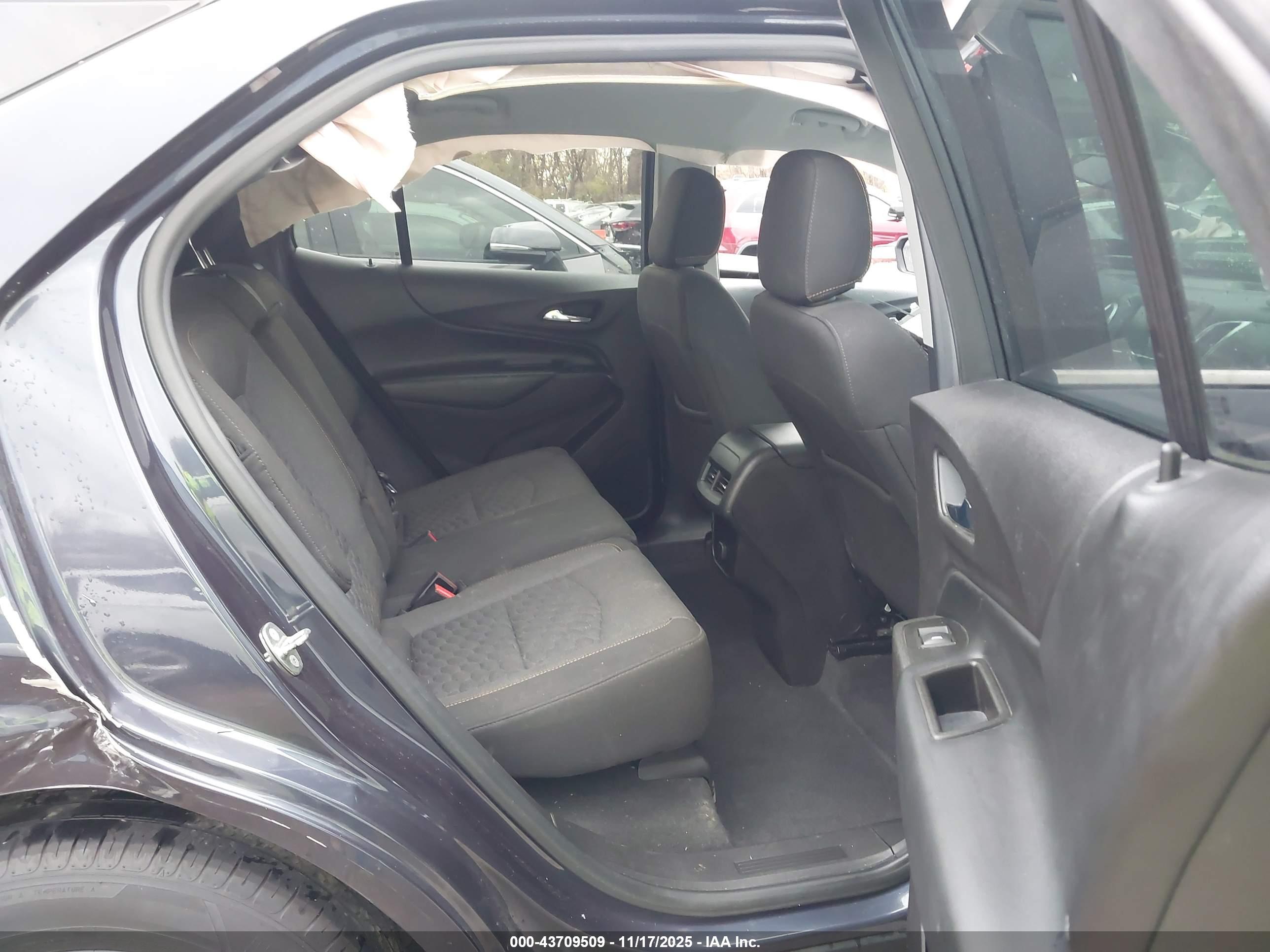 CHEVROLET EQUINOX image 8