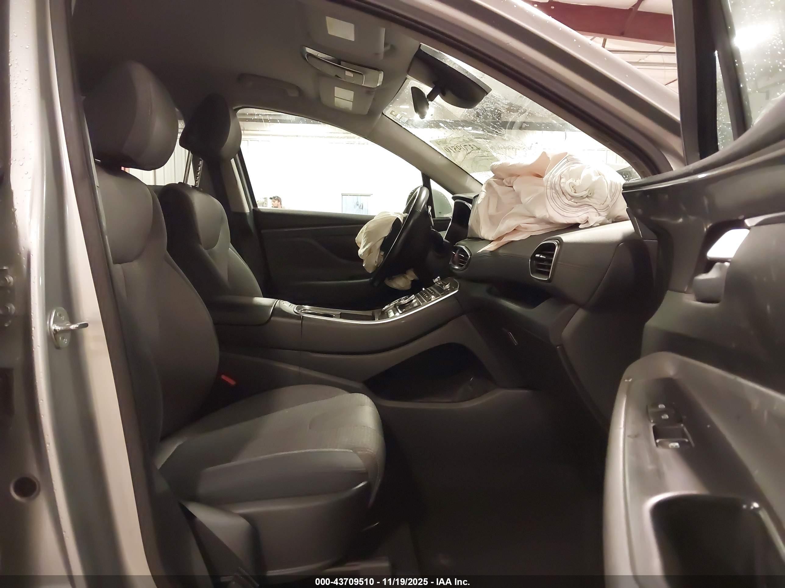 HYUNDAI SANTA image 5