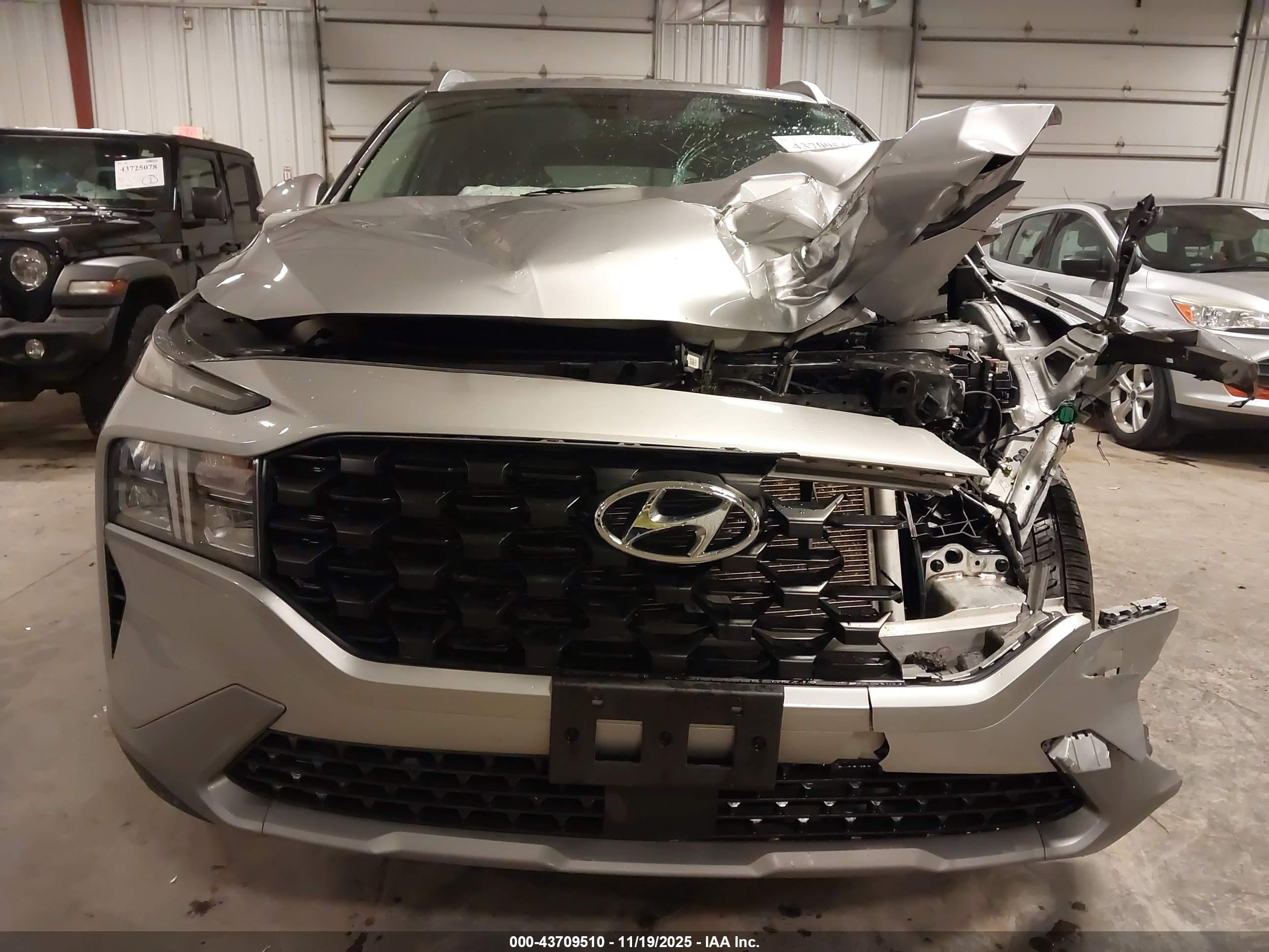 HYUNDAI SANTA image 6