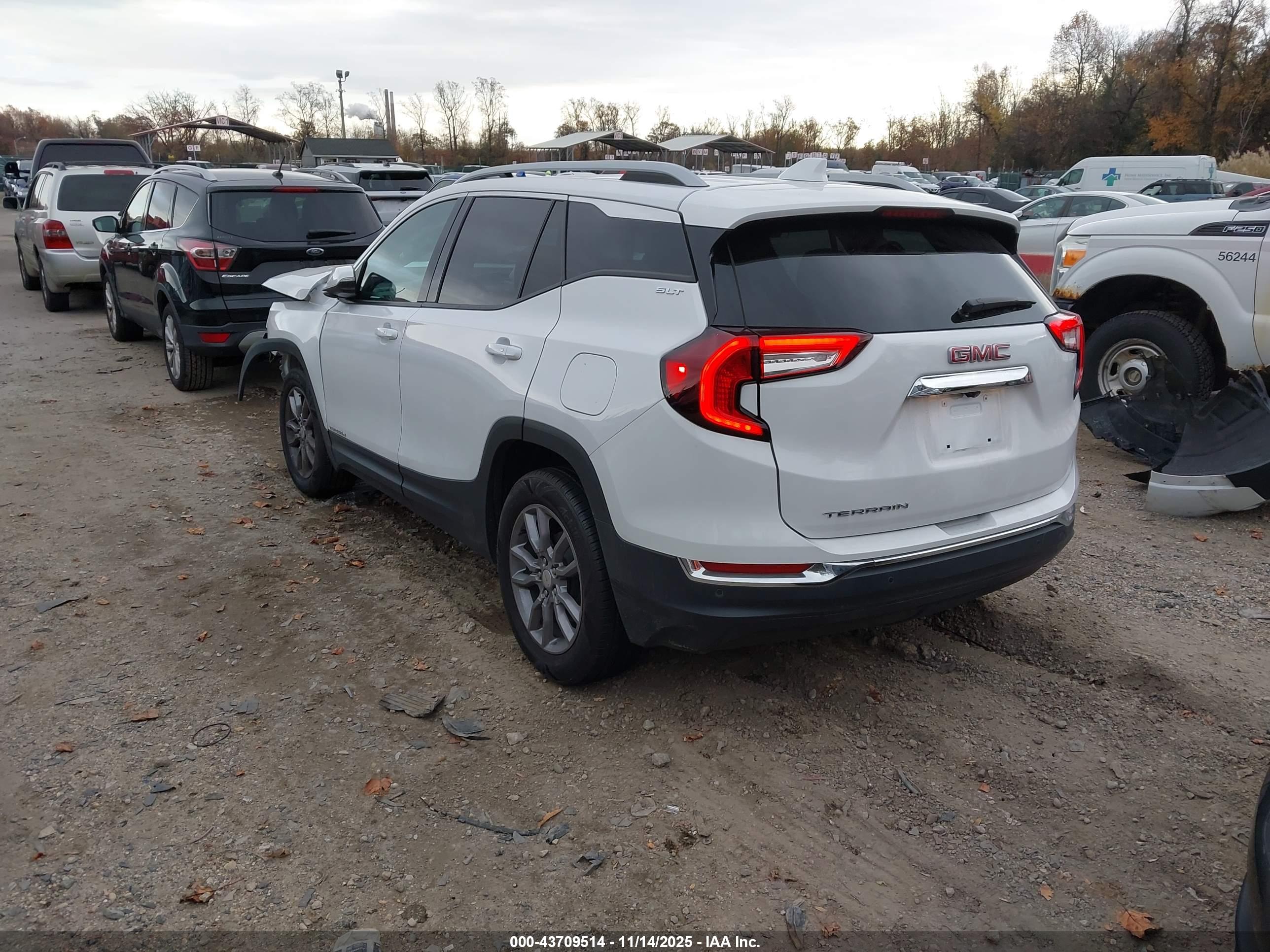 GMC TERRAIN image 3