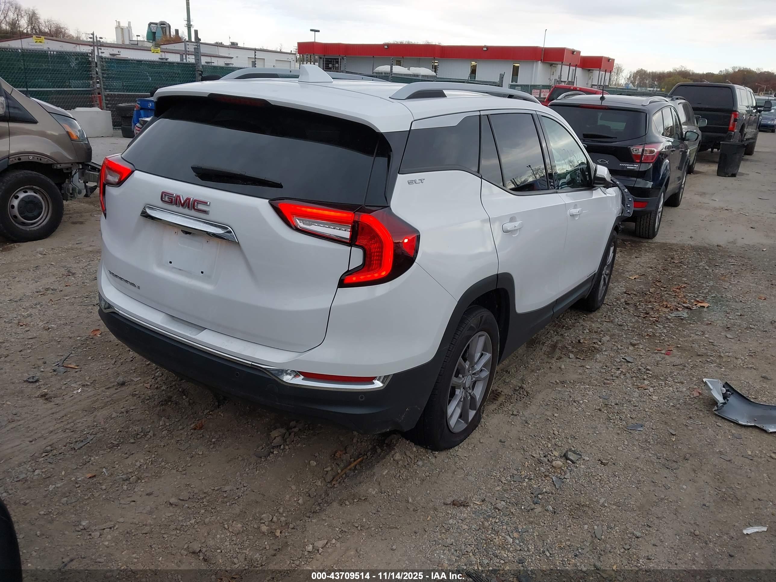 GMC TERRAIN image 4