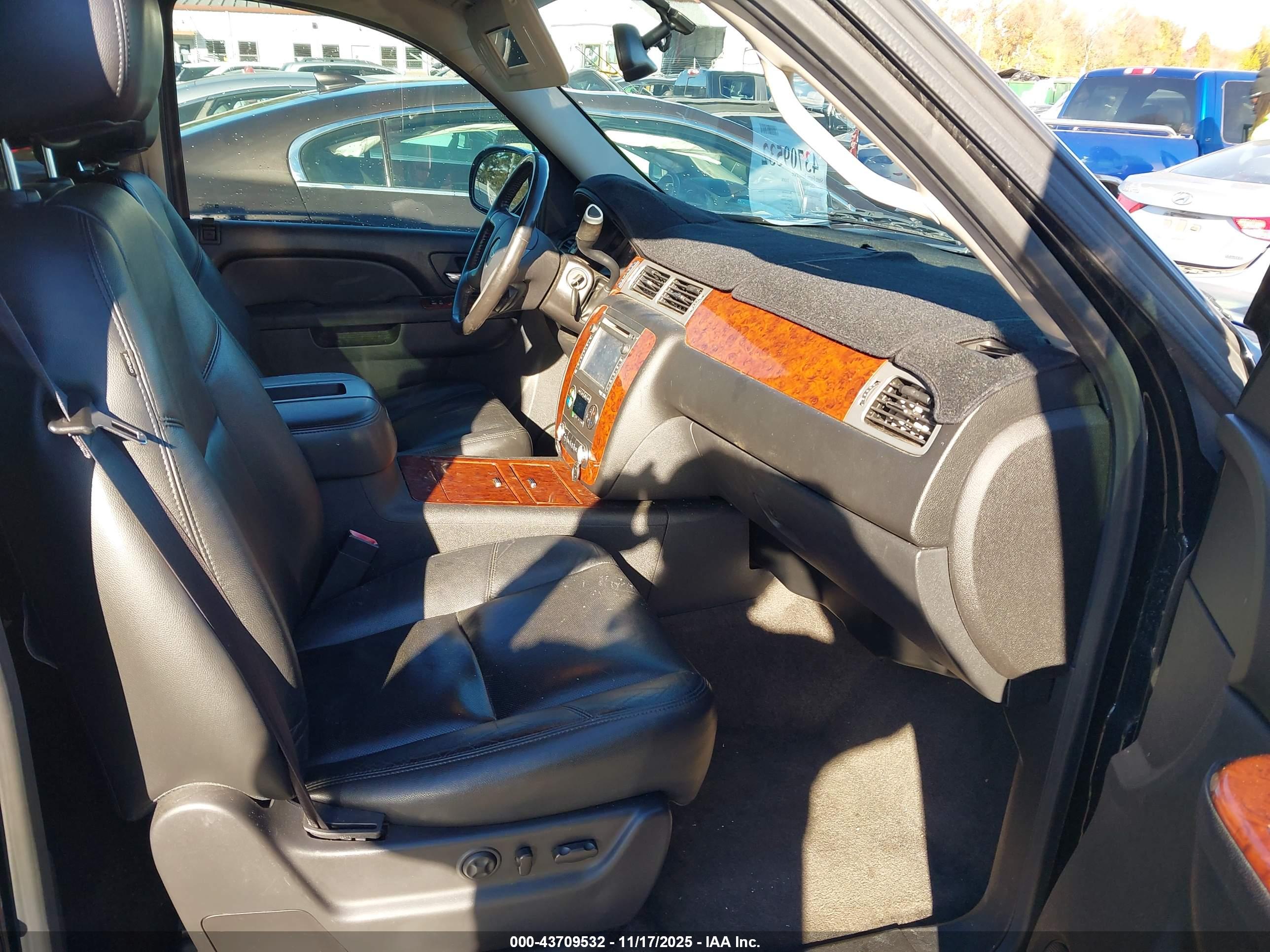 CHEVROLET TAHOE image 5