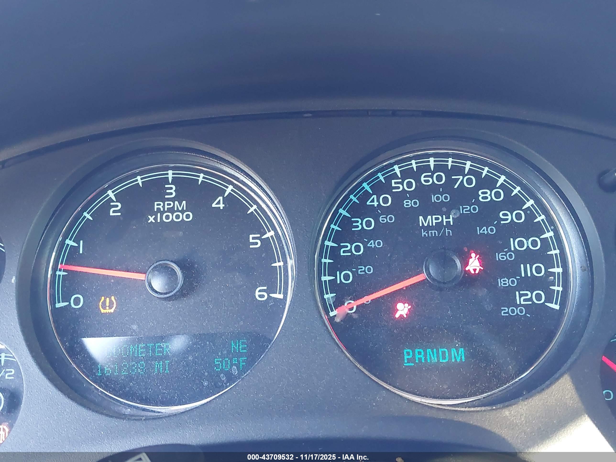 CHEVROLET TAHOE image 7
