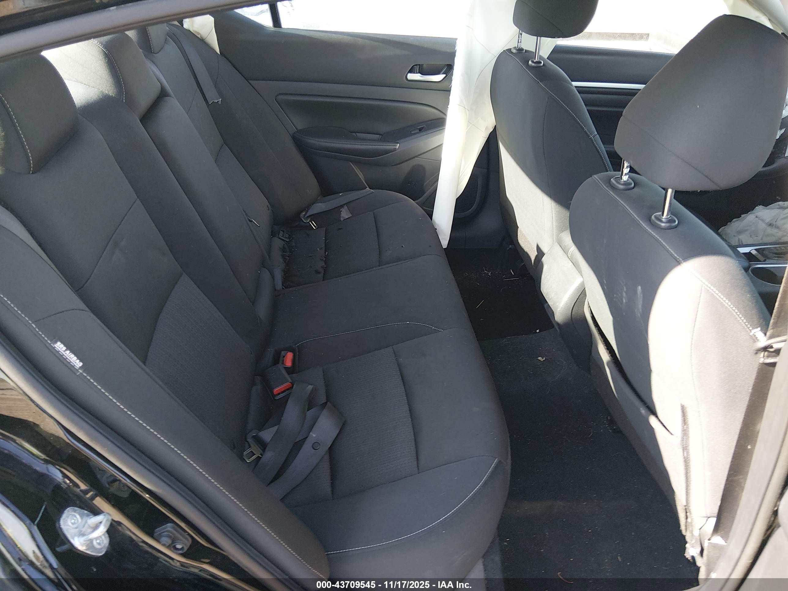 NISSAN ALTIMA image 8