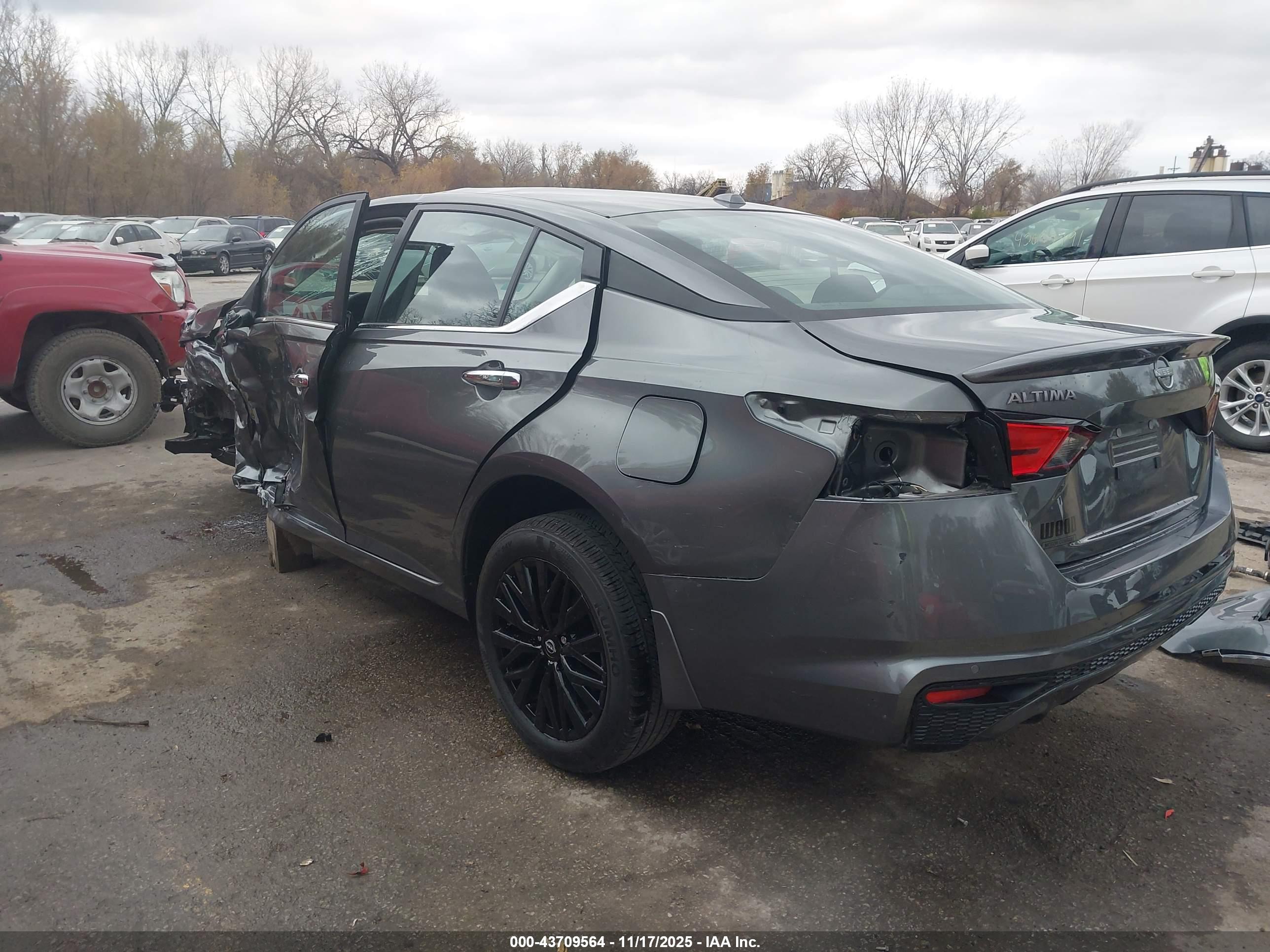 NISSAN ALTIMA image 3
