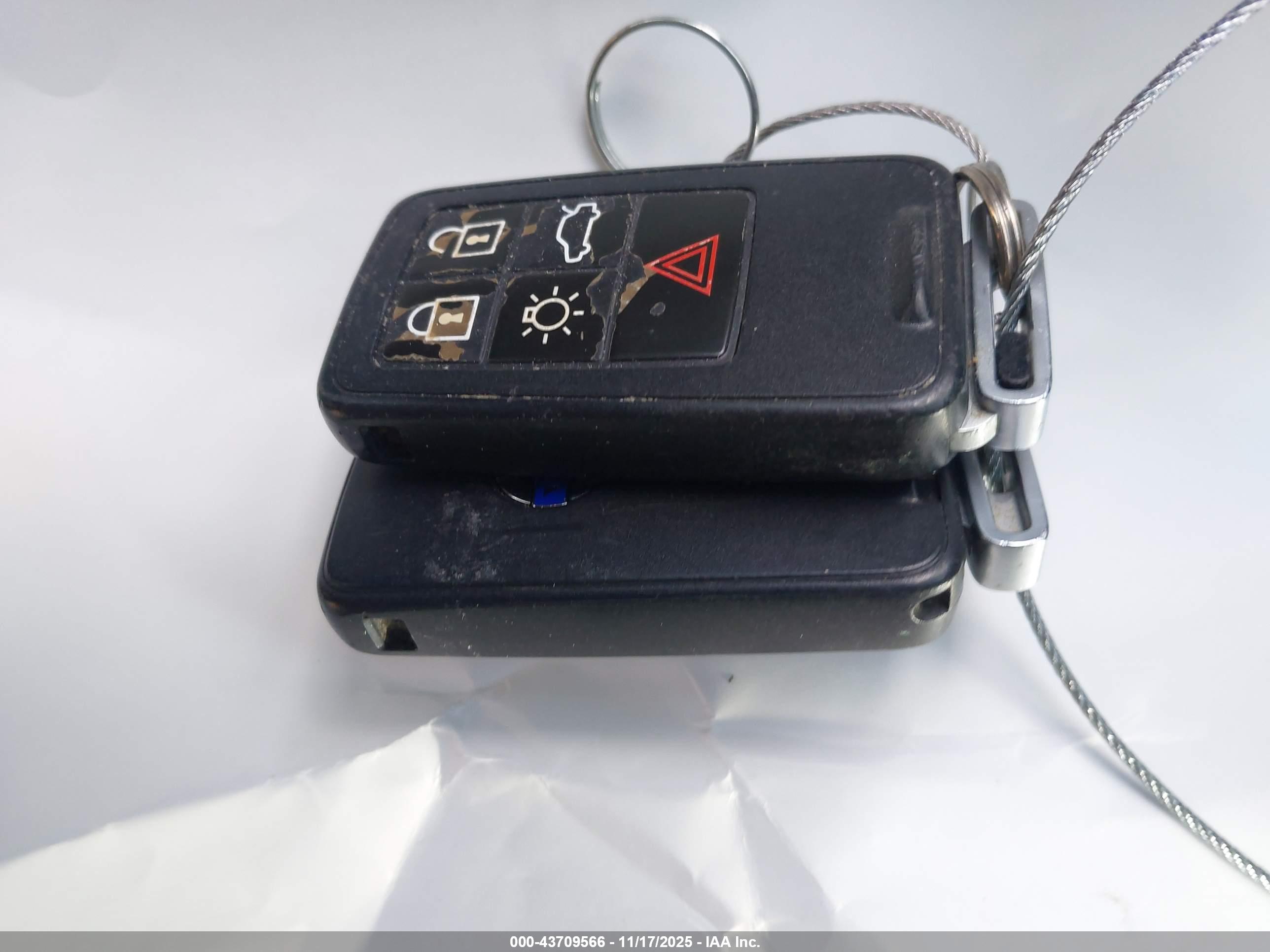VOLVO XC60 image 11