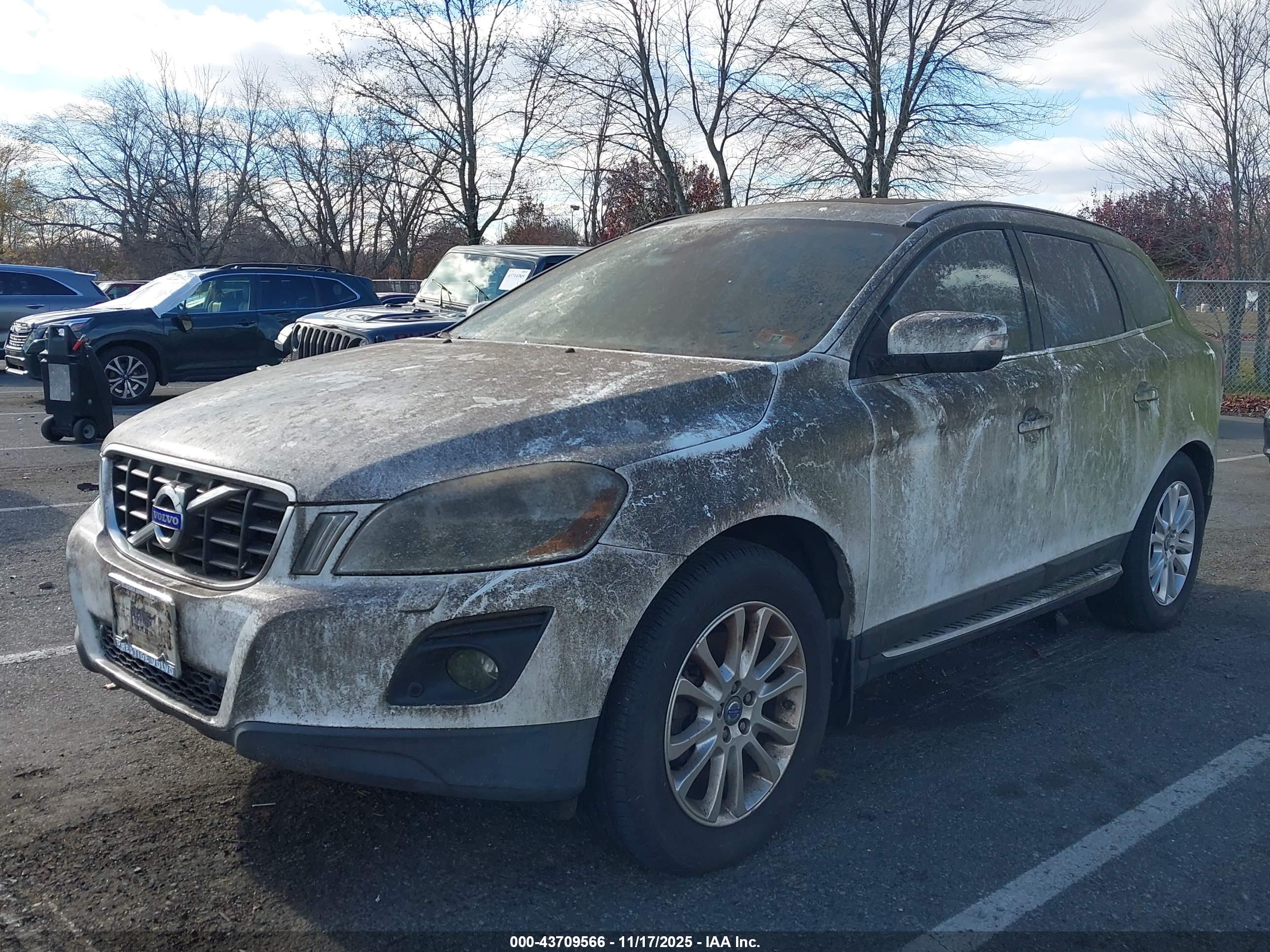 VOLVO XC60 image 2
