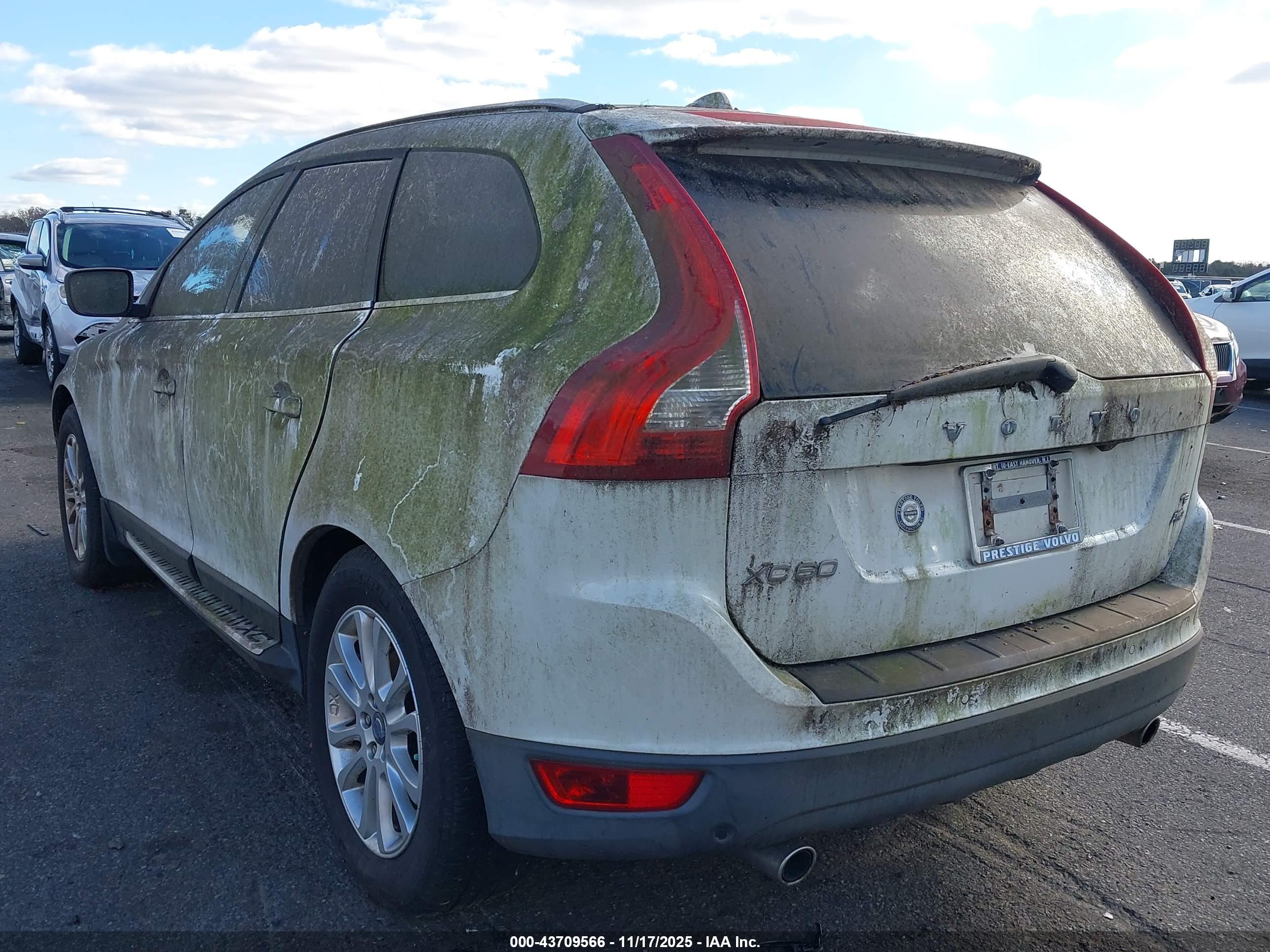 VOLVO XC60 image 3