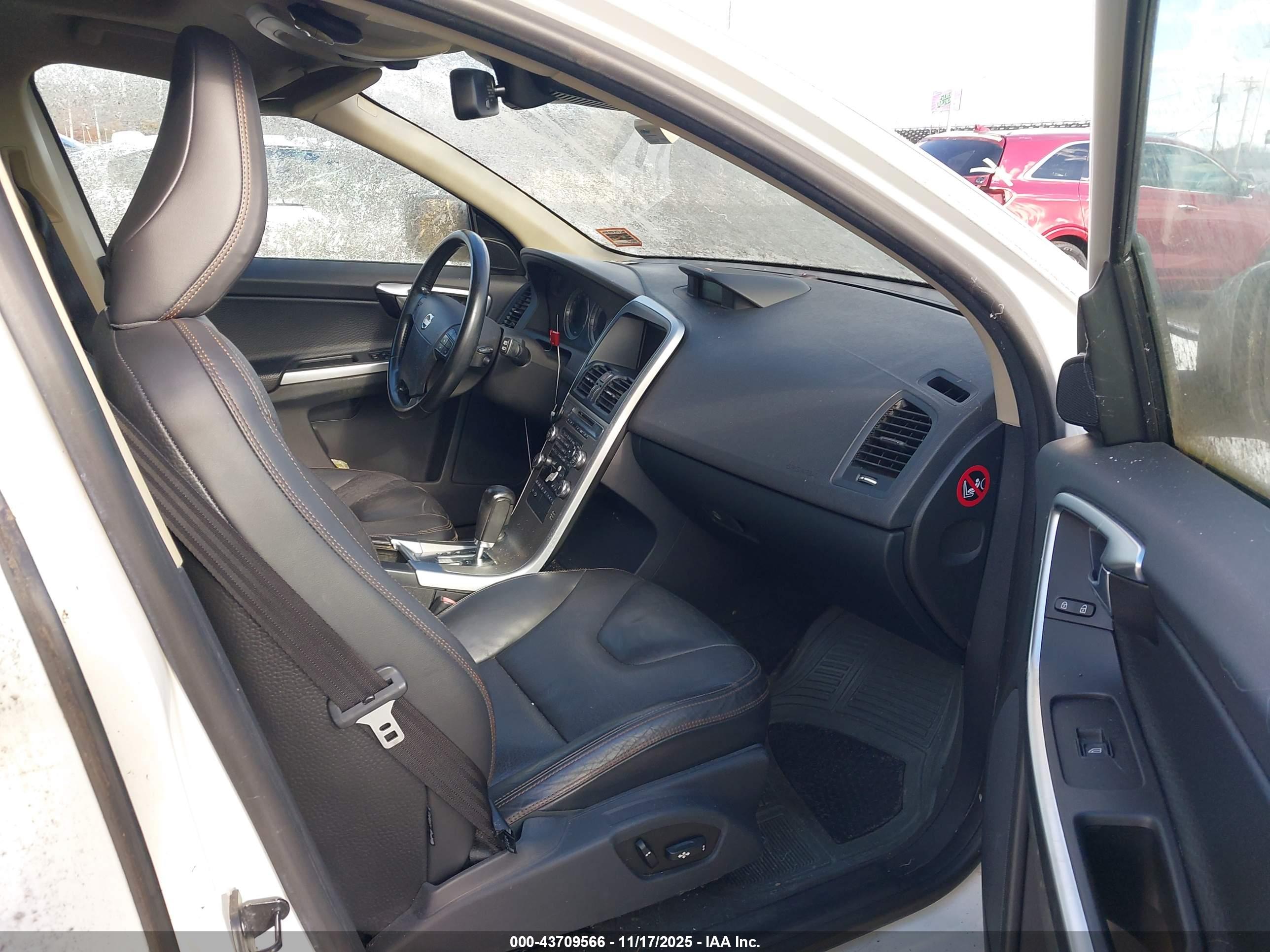 VOLVO XC60 image 5