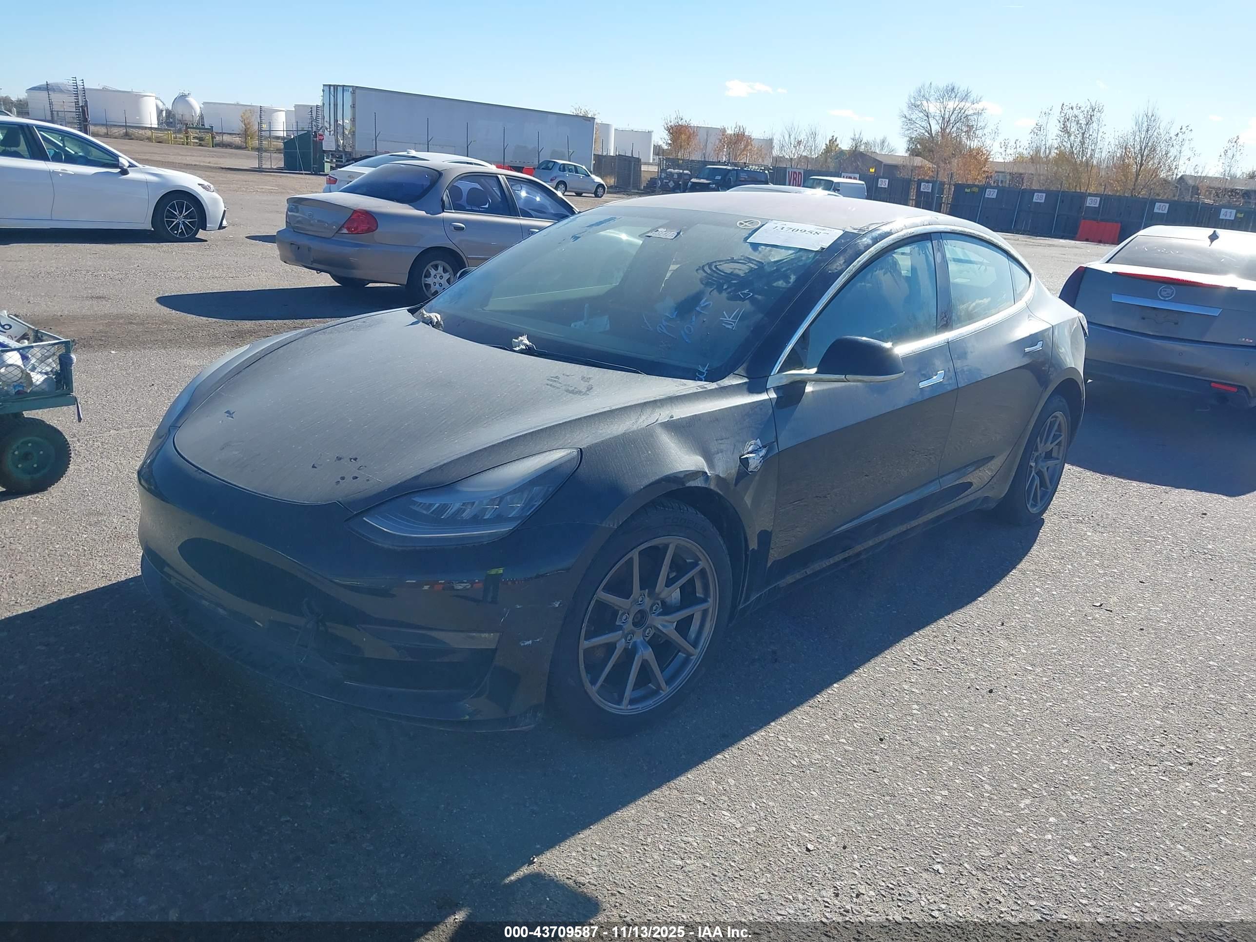 TESLA MODEL image 2