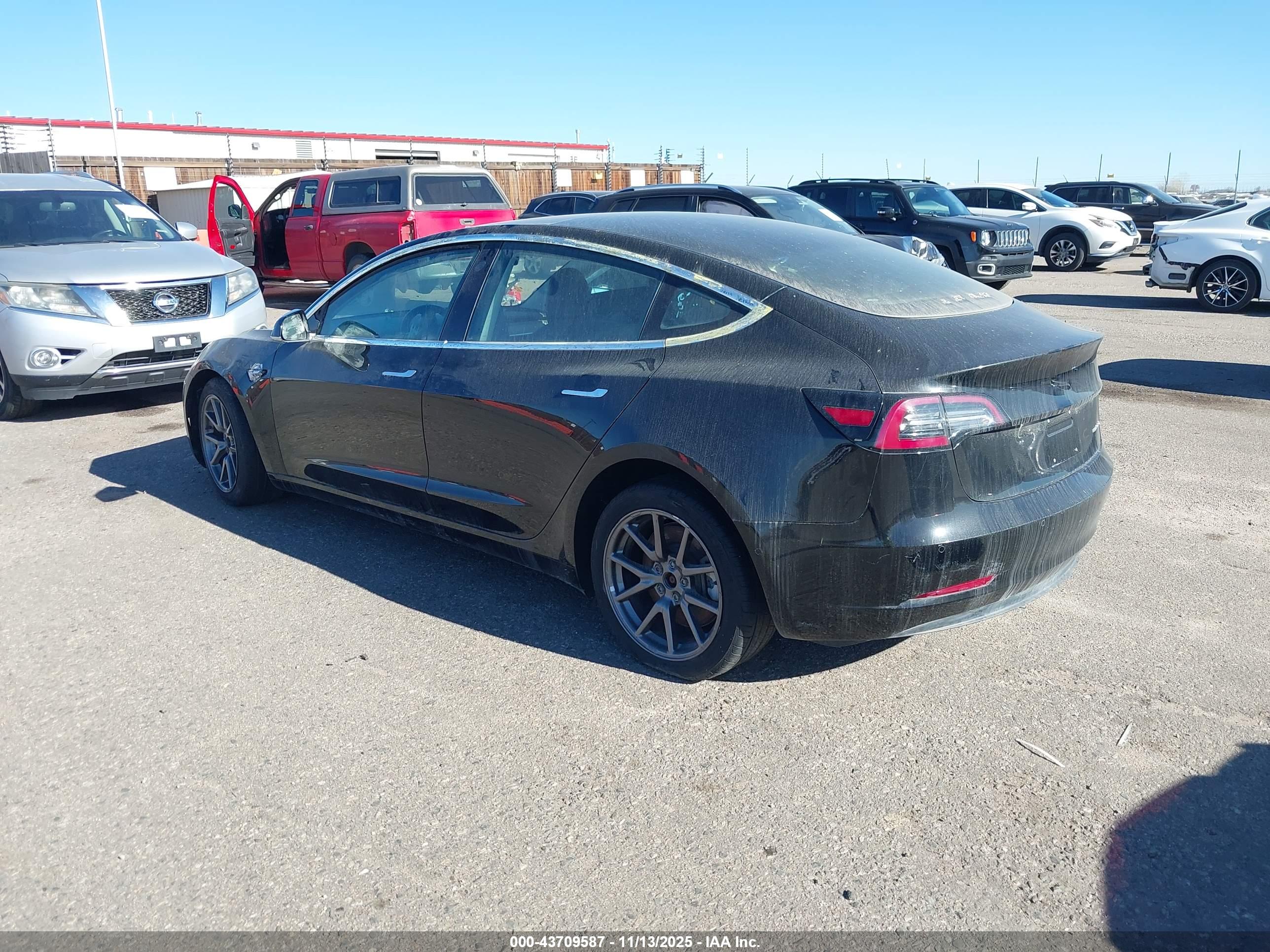 TESLA MODEL image 3
