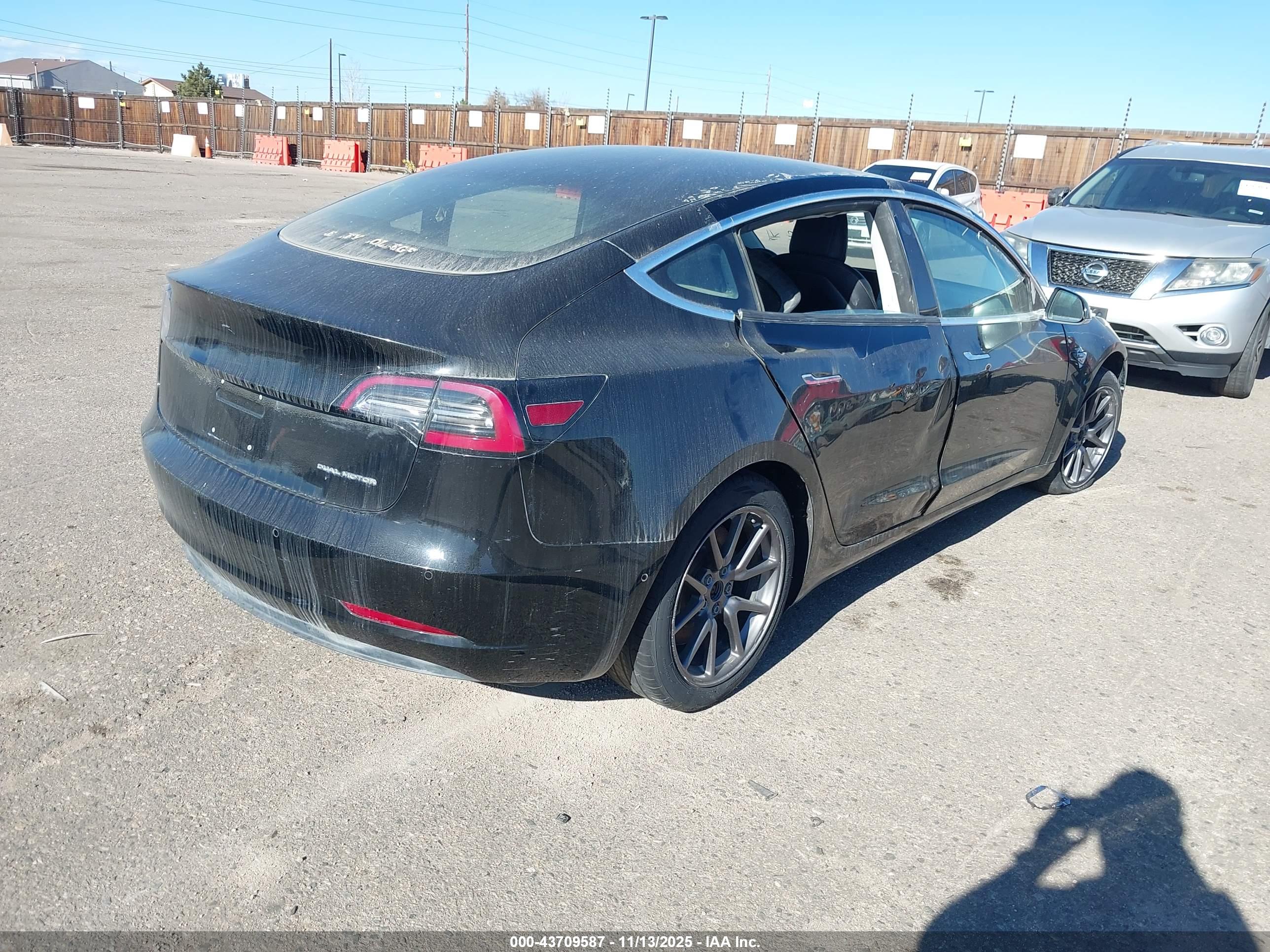 TESLA MODEL image 4