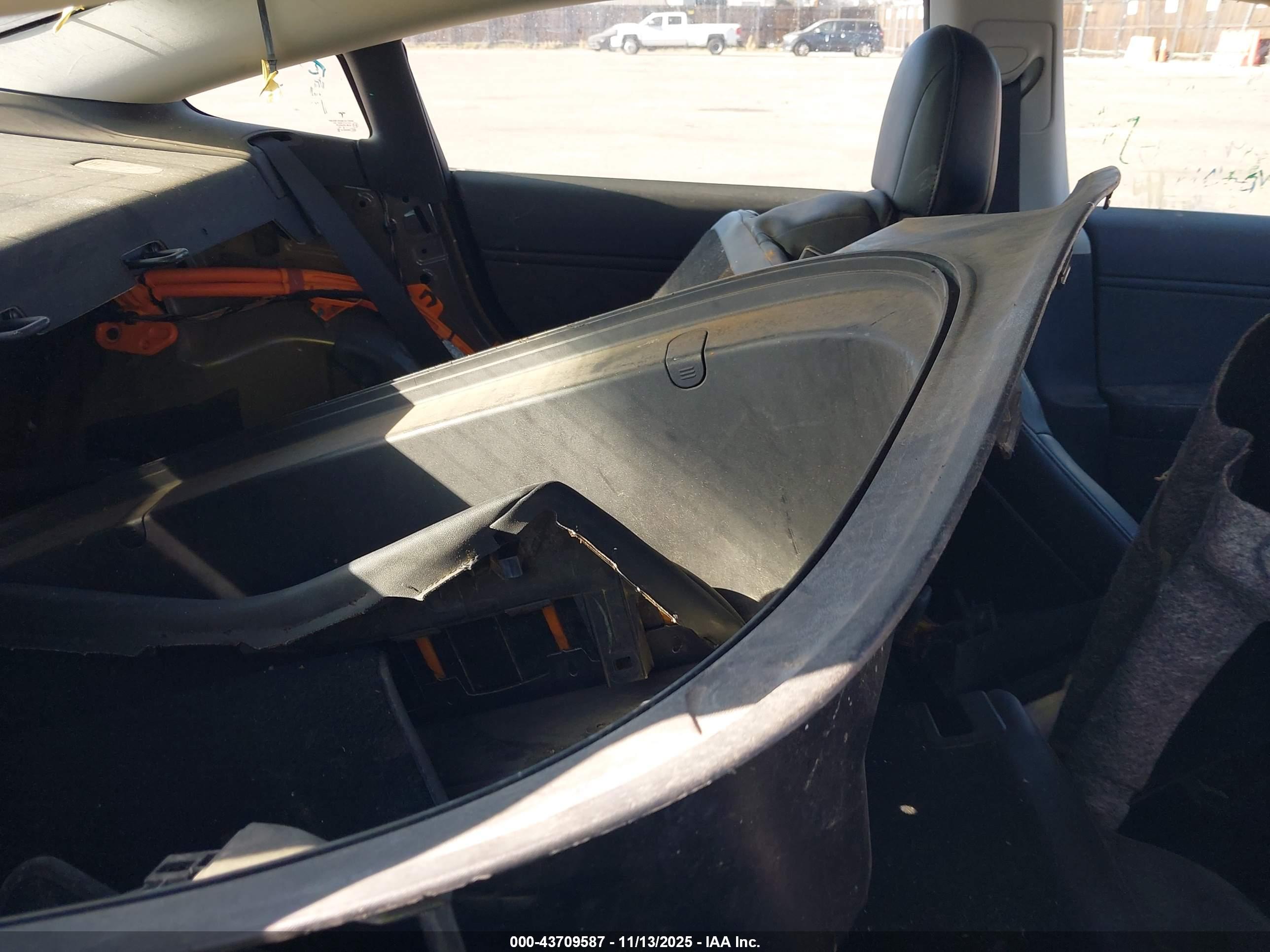 TESLA MODEL image 8