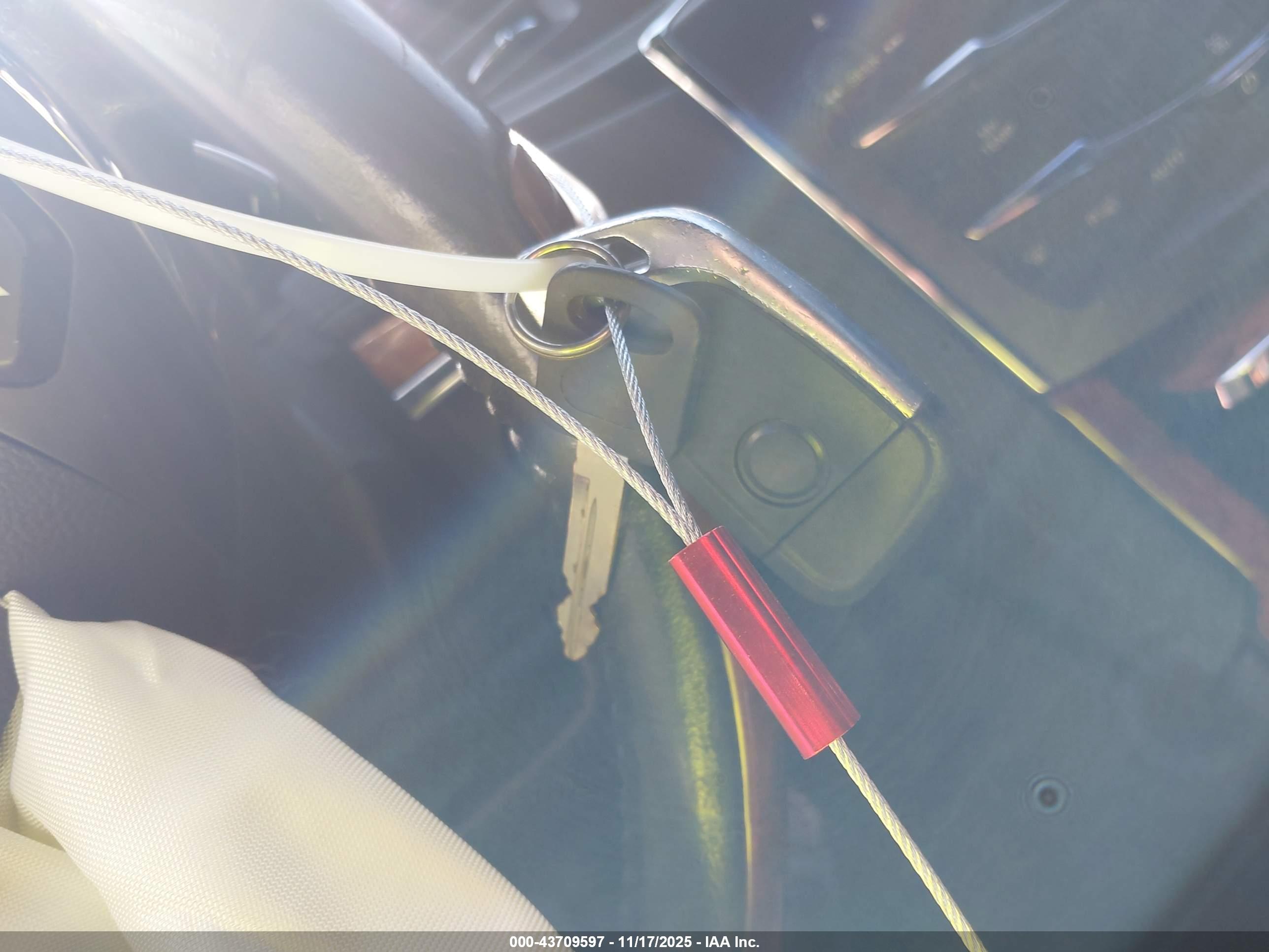 LINCOLN MKS image 11