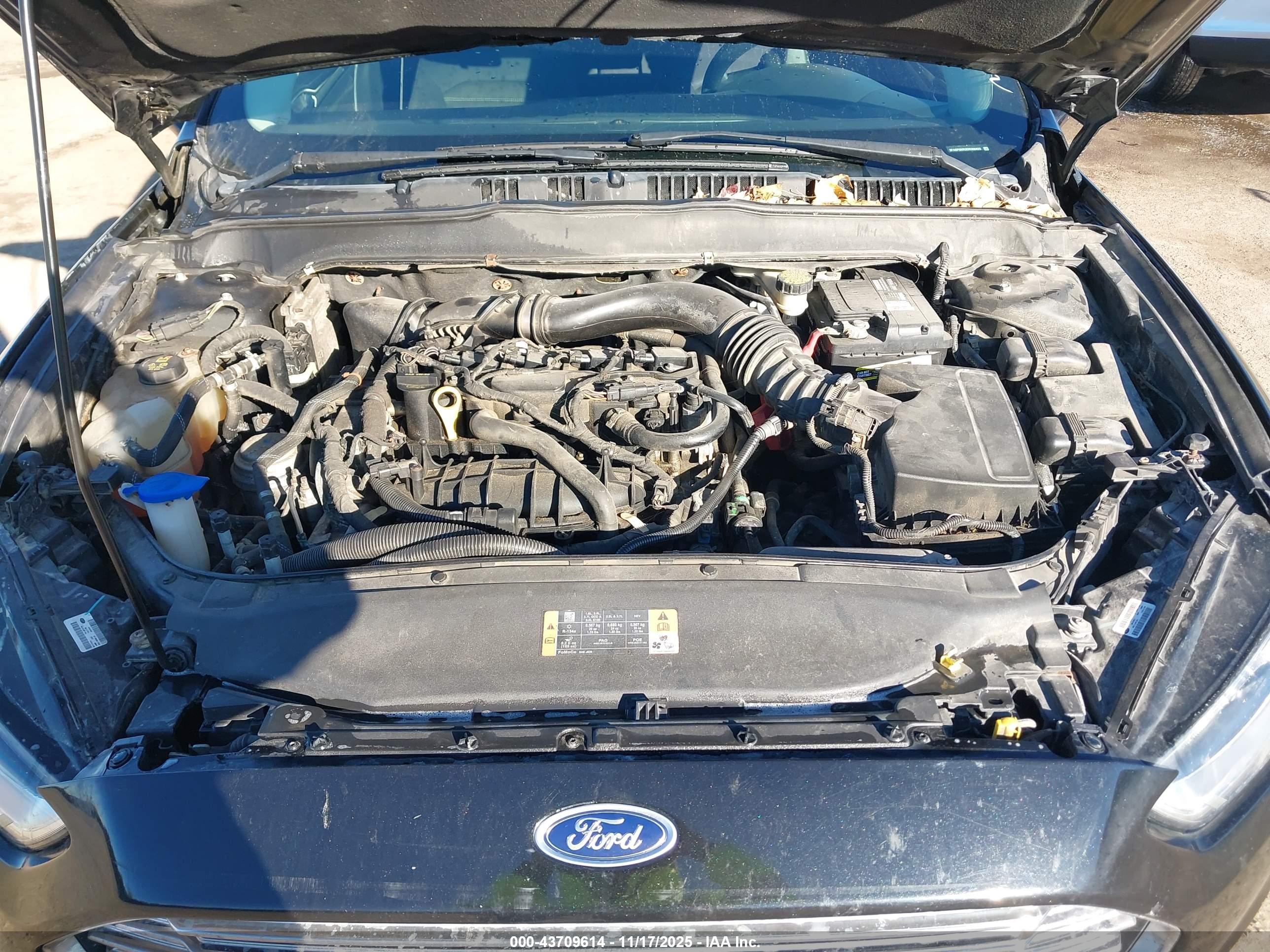 FORD FUSION image 10