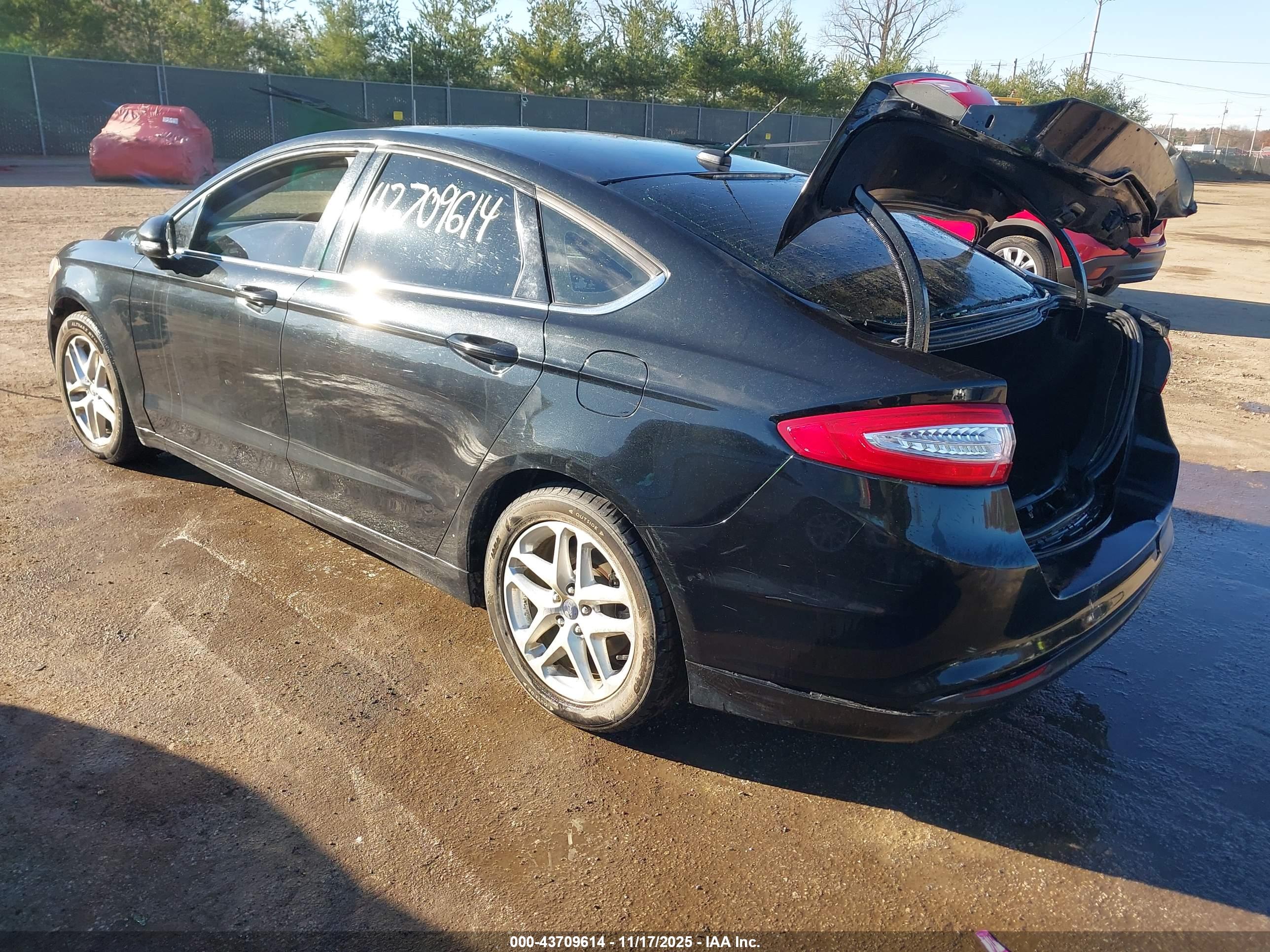 FORD FUSION image 3
