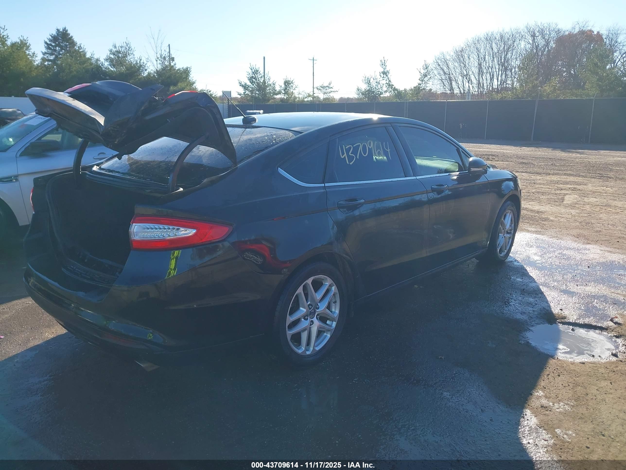 FORD FUSION image 4
