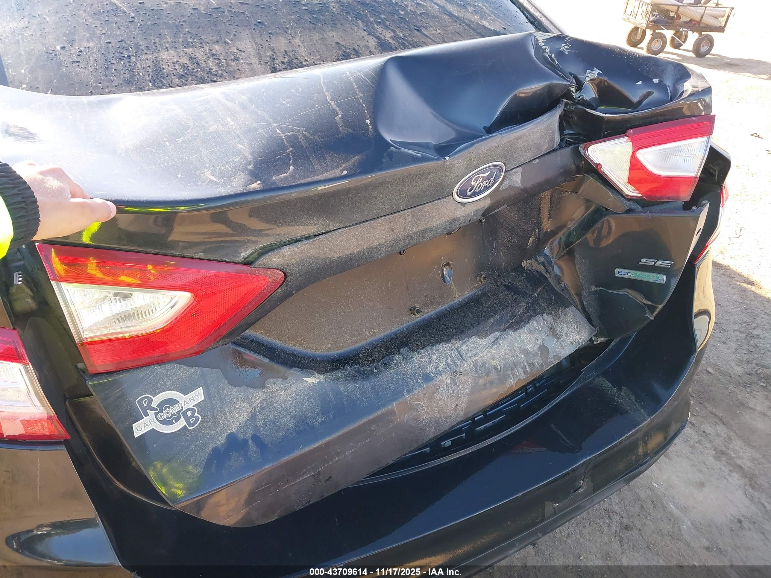 FORD FUSION image 6