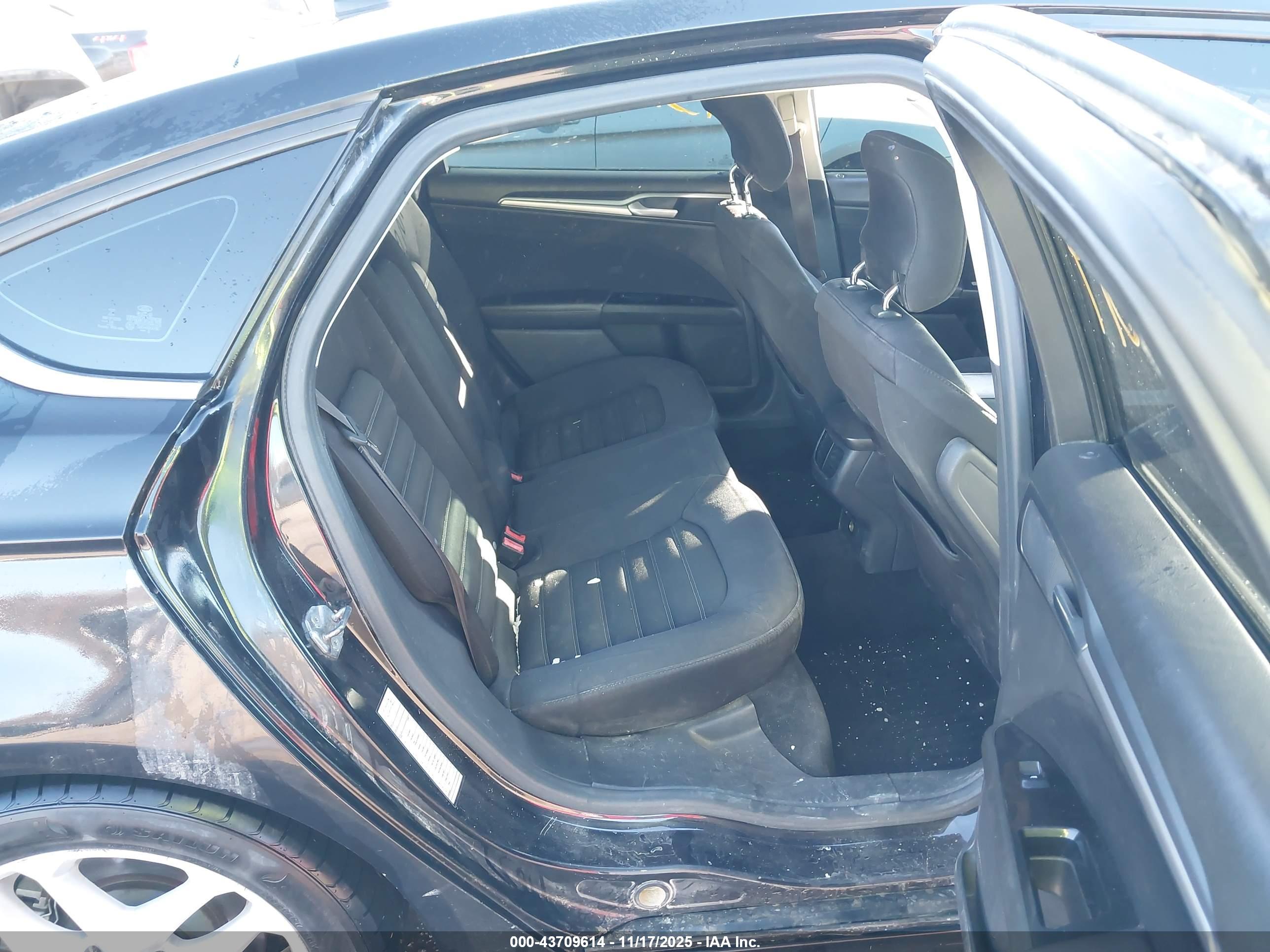 FORD FUSION image 8