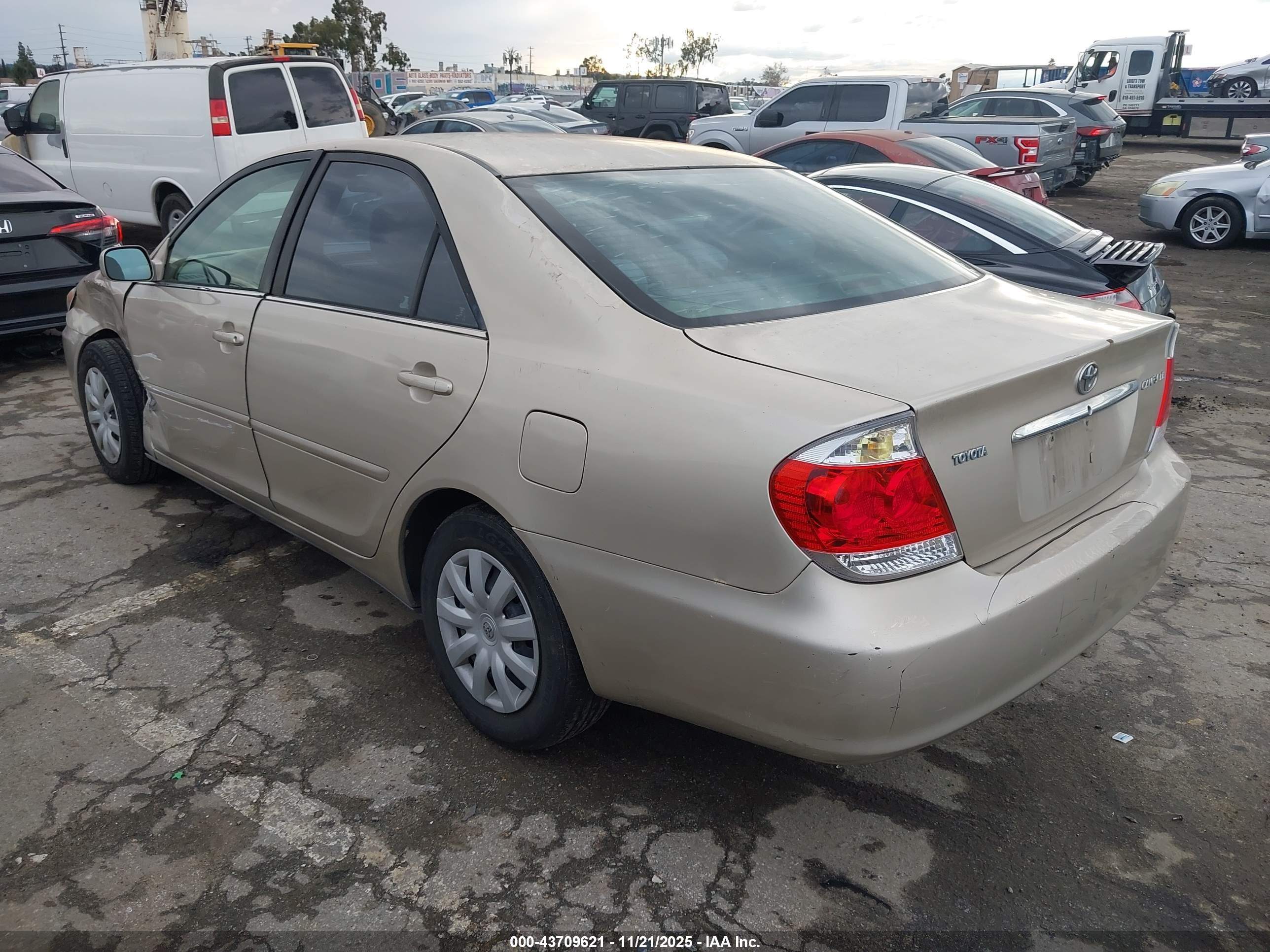 TOYOTA CAMRY image 3