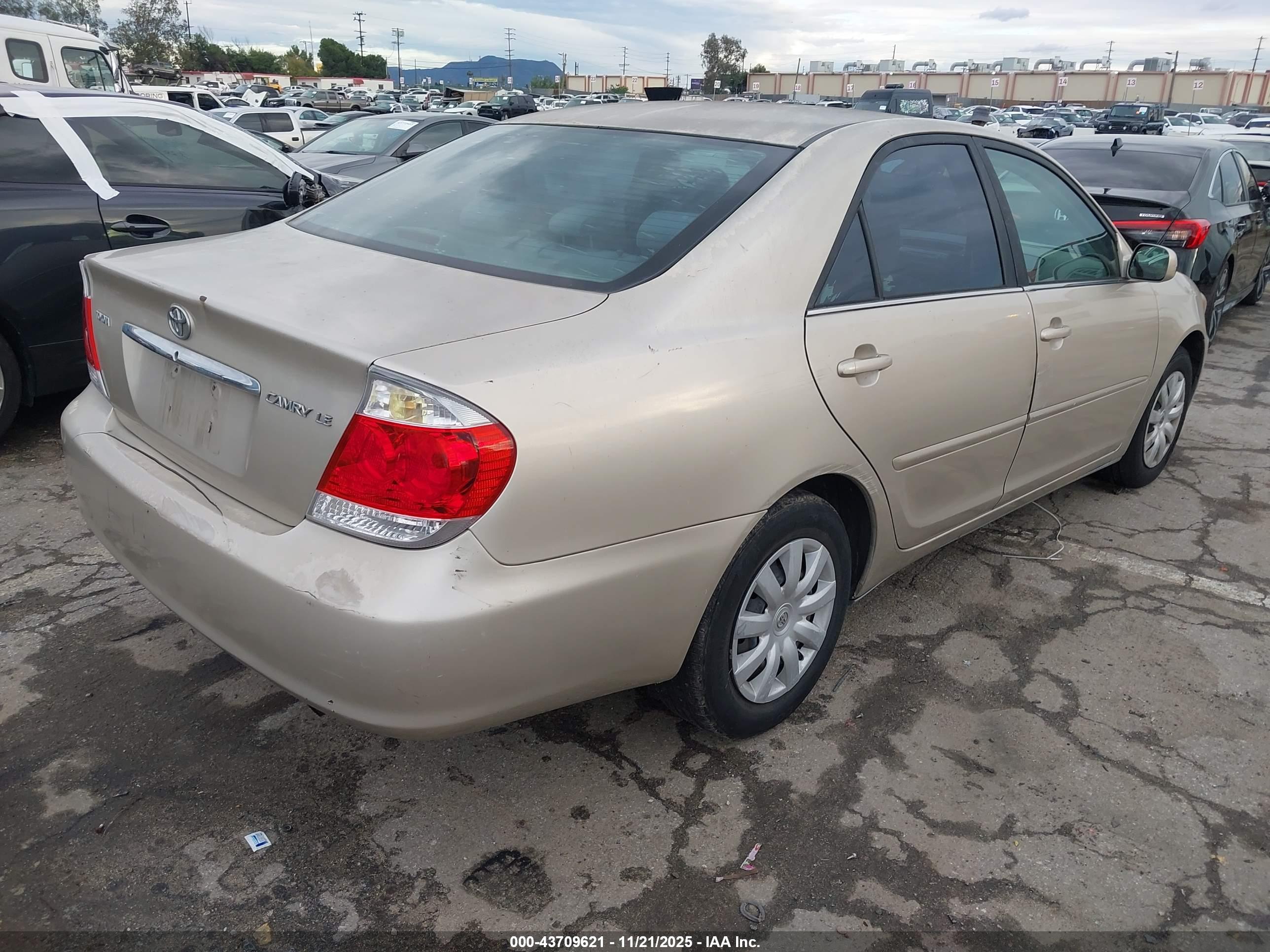 TOYOTA CAMRY image 4